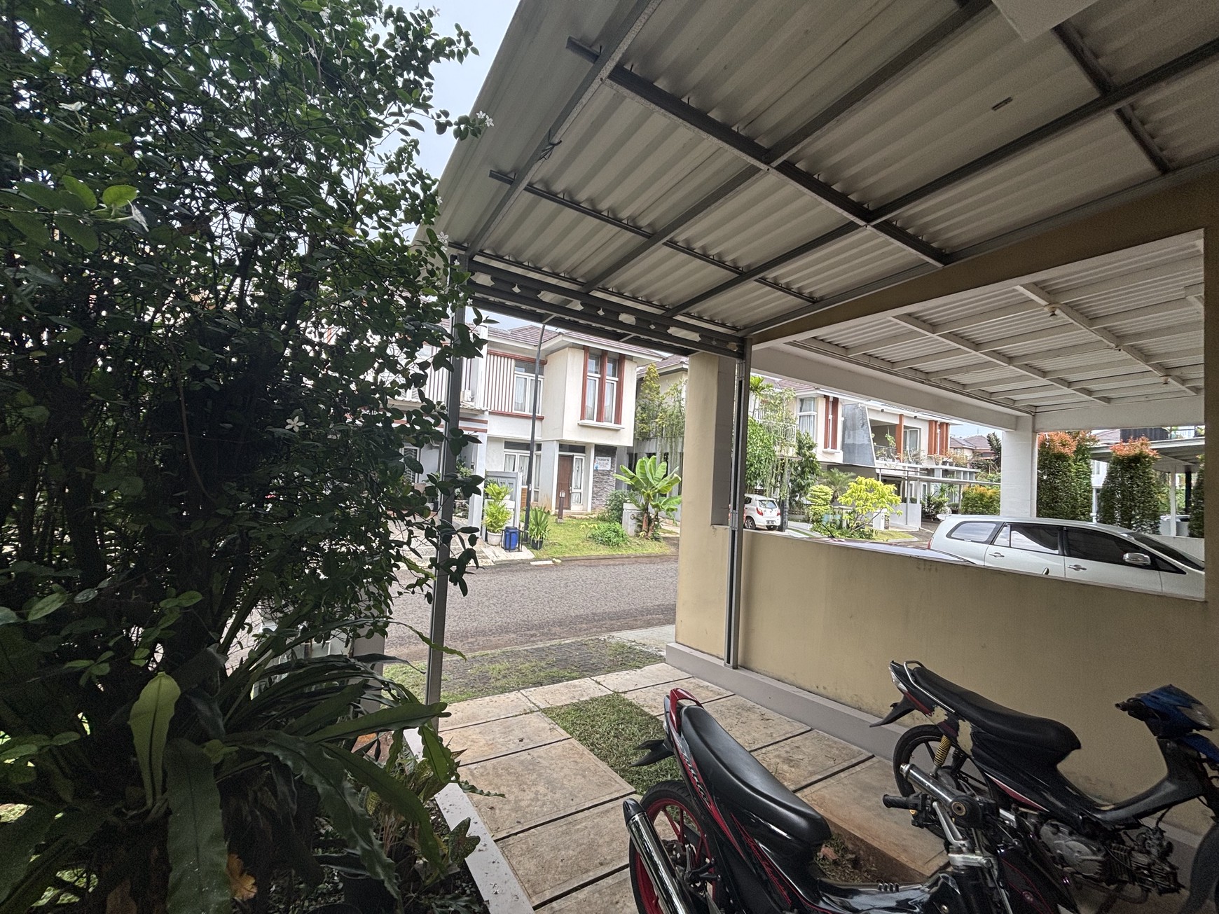 Rumah Siap Huni 2 Lantai di Kota Wisata 