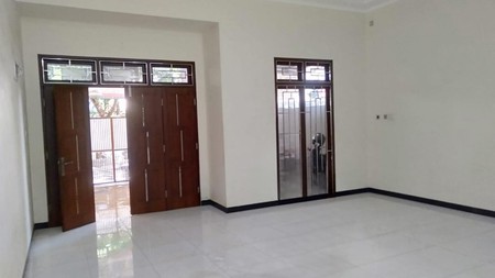 Rumah Mainroad Sumber Sari bisa dipakai untuk usaha, lokasi Strategis bangettttt 