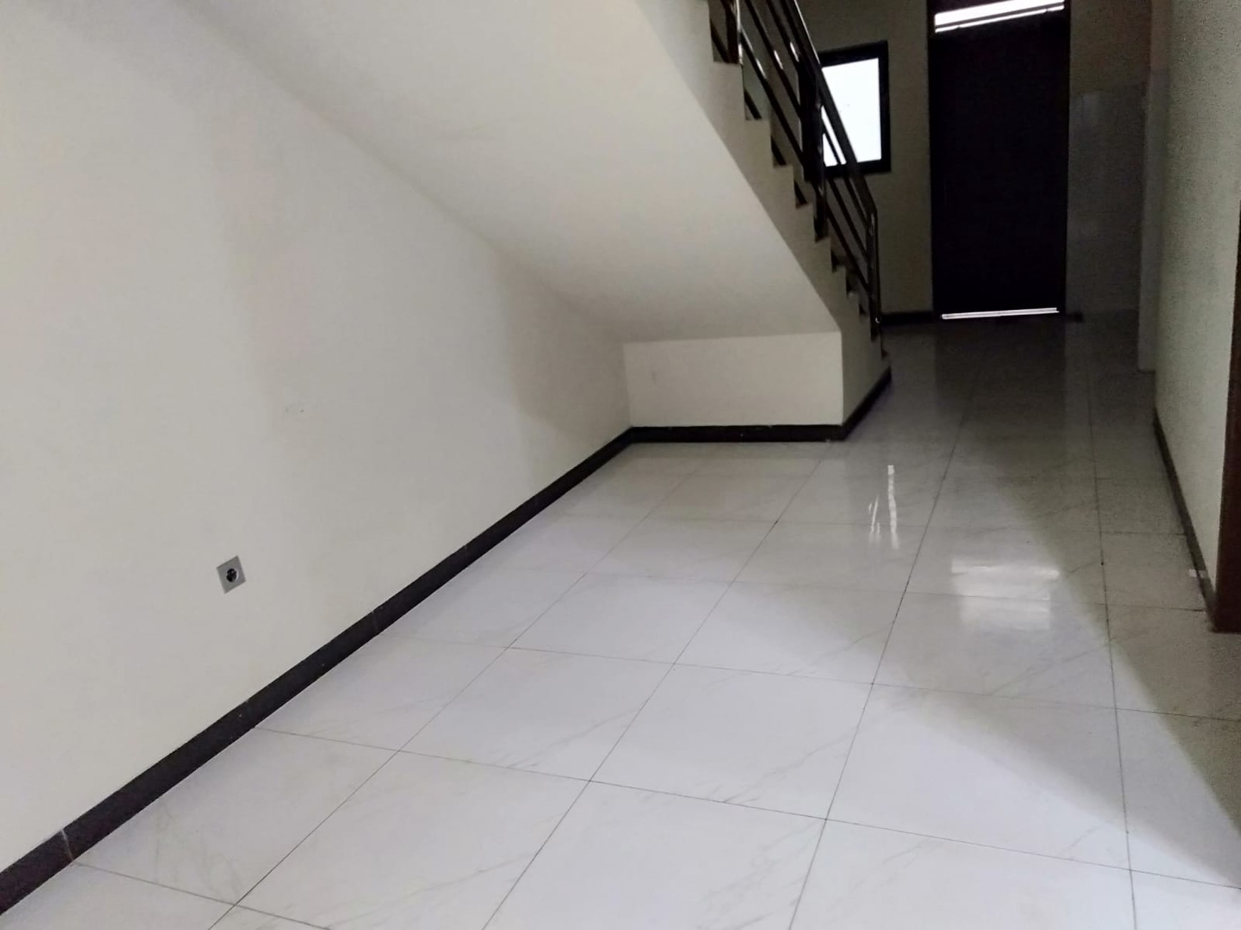 Rumah Mainroad Sumber Sari bisa dipakai untuk usaha, lokasi Strategis bangettttt