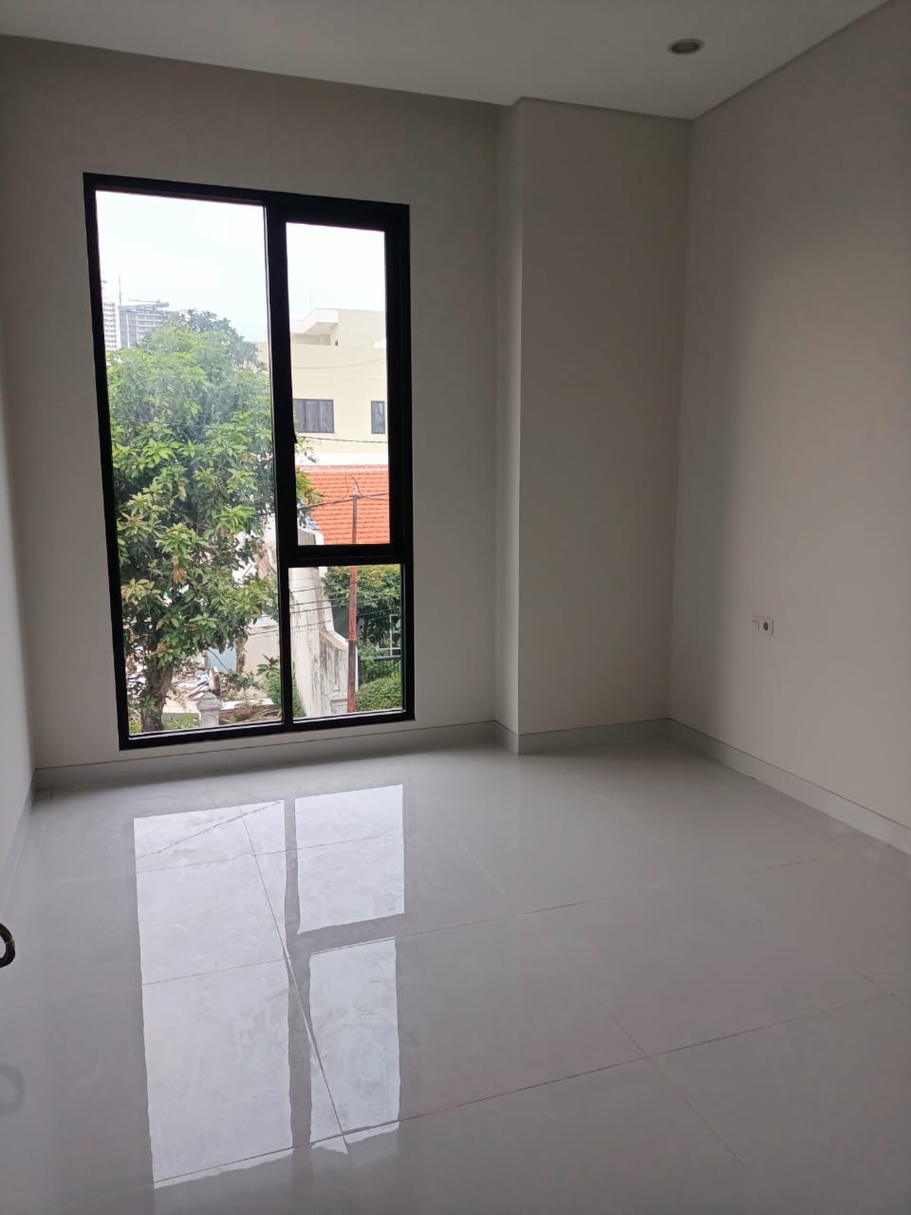 Dijual rumah baru gress daerah favourite di darmo permai 
