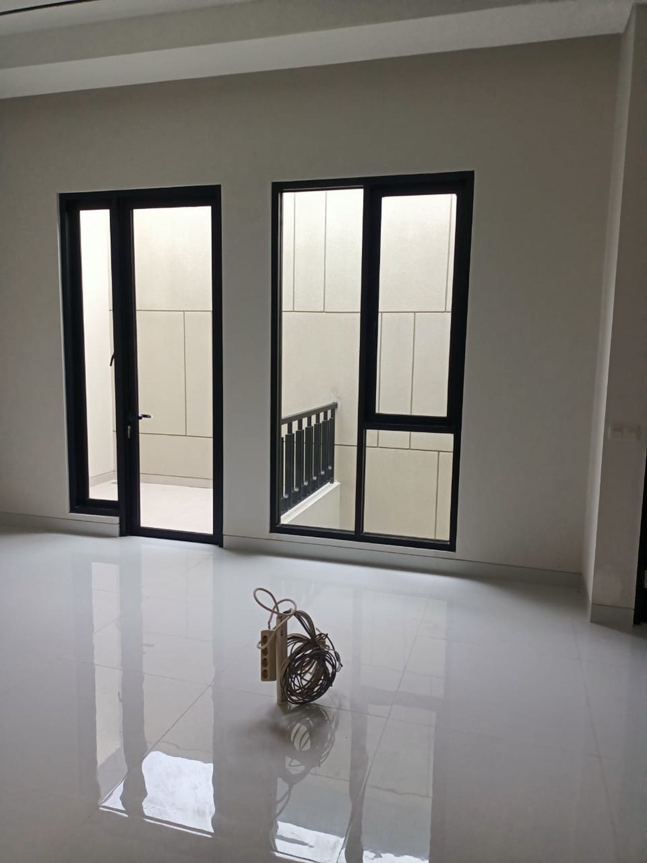 Dijual rumah baru gress daerah favourite di darmo permai 