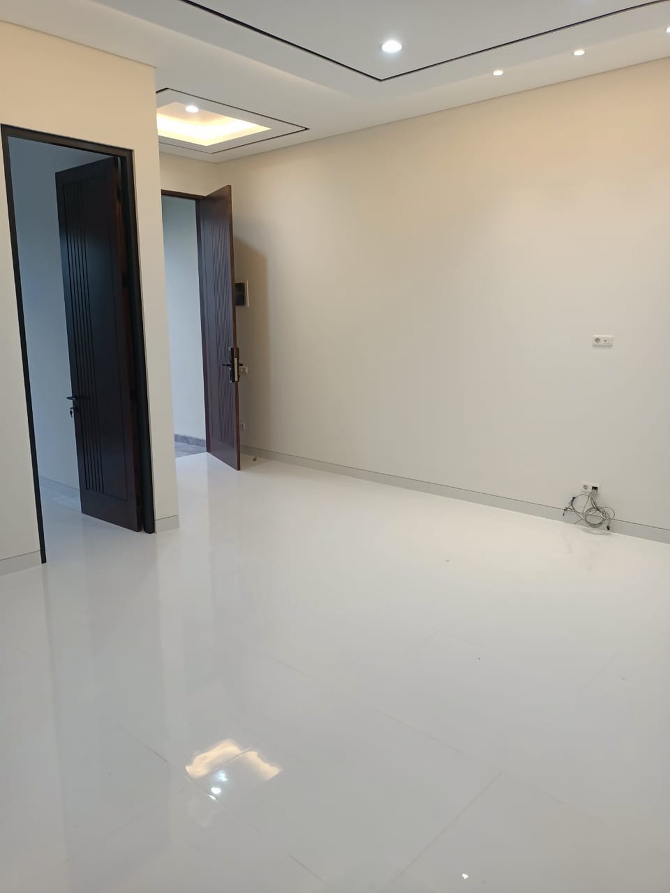 Dijual rumah baru gress daerah favourite di darmo permai 