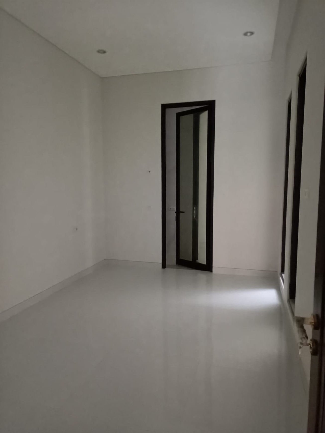Dijual rumah baru gress daerah favourite di darmo permai 