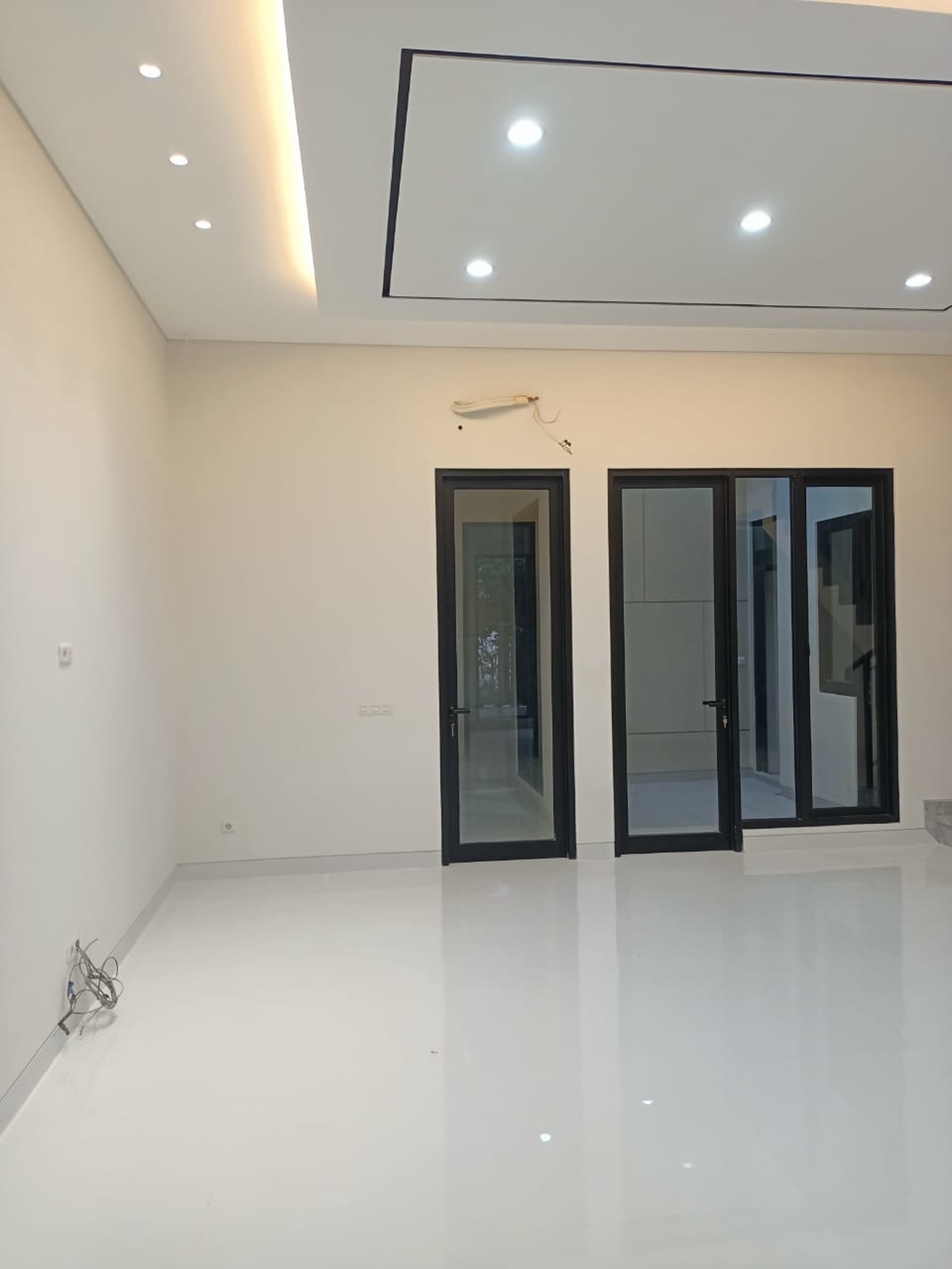 Dijual rumah baru gress daerah favourite di darmo permai 