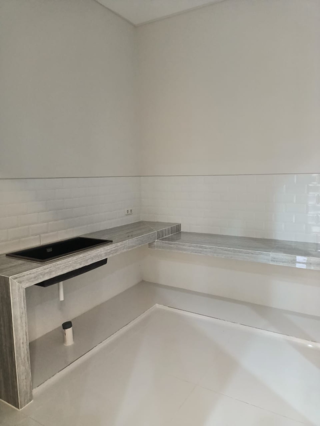 Dijual rumah baru gress daerah favourite di darmo permai 