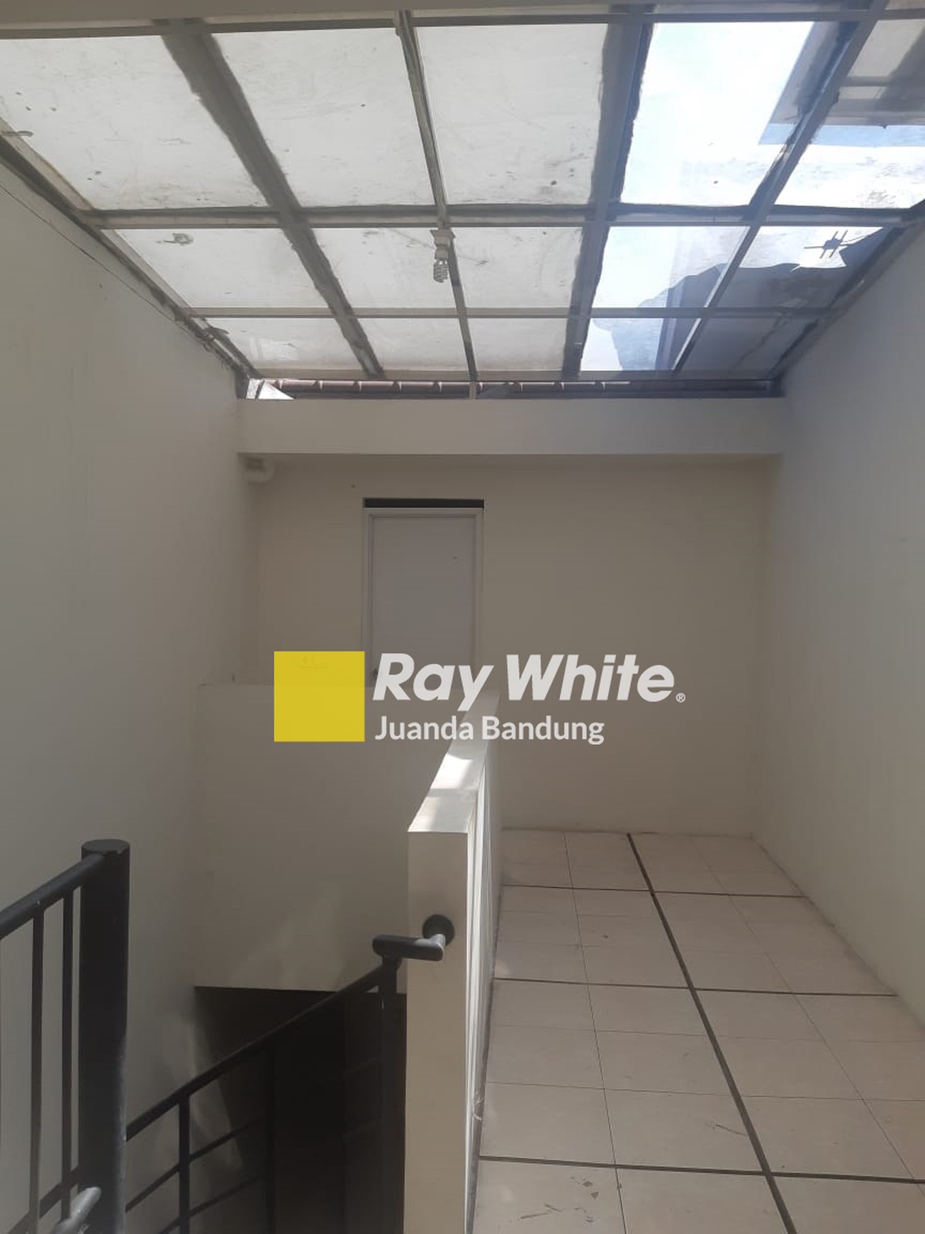 Rumah Cantik 1.5 Lantai Kota Baru Parahyangan