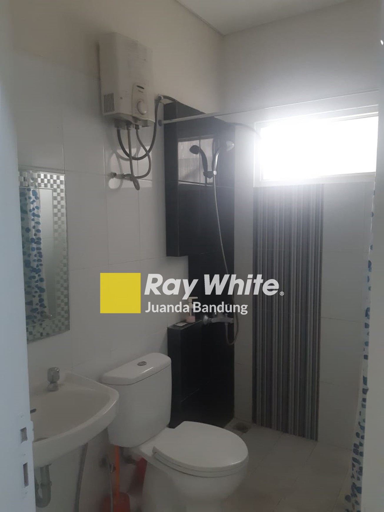 Rumah Cantik 1.5 Lantai Kota Baru Parahyangan