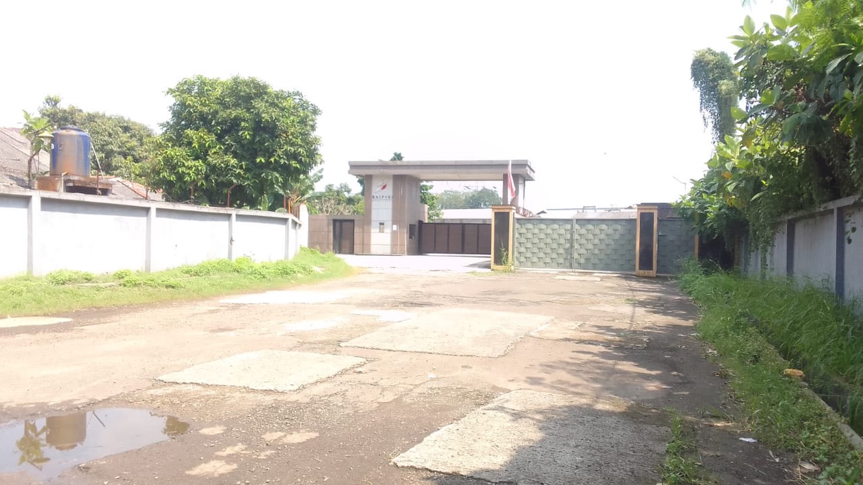 Pabrik Berikut Gudang Dengan lahan 2 Hektar Dan Bangunan 6000 m2, Di Kawasan Industri Gunung Putri, Bogor