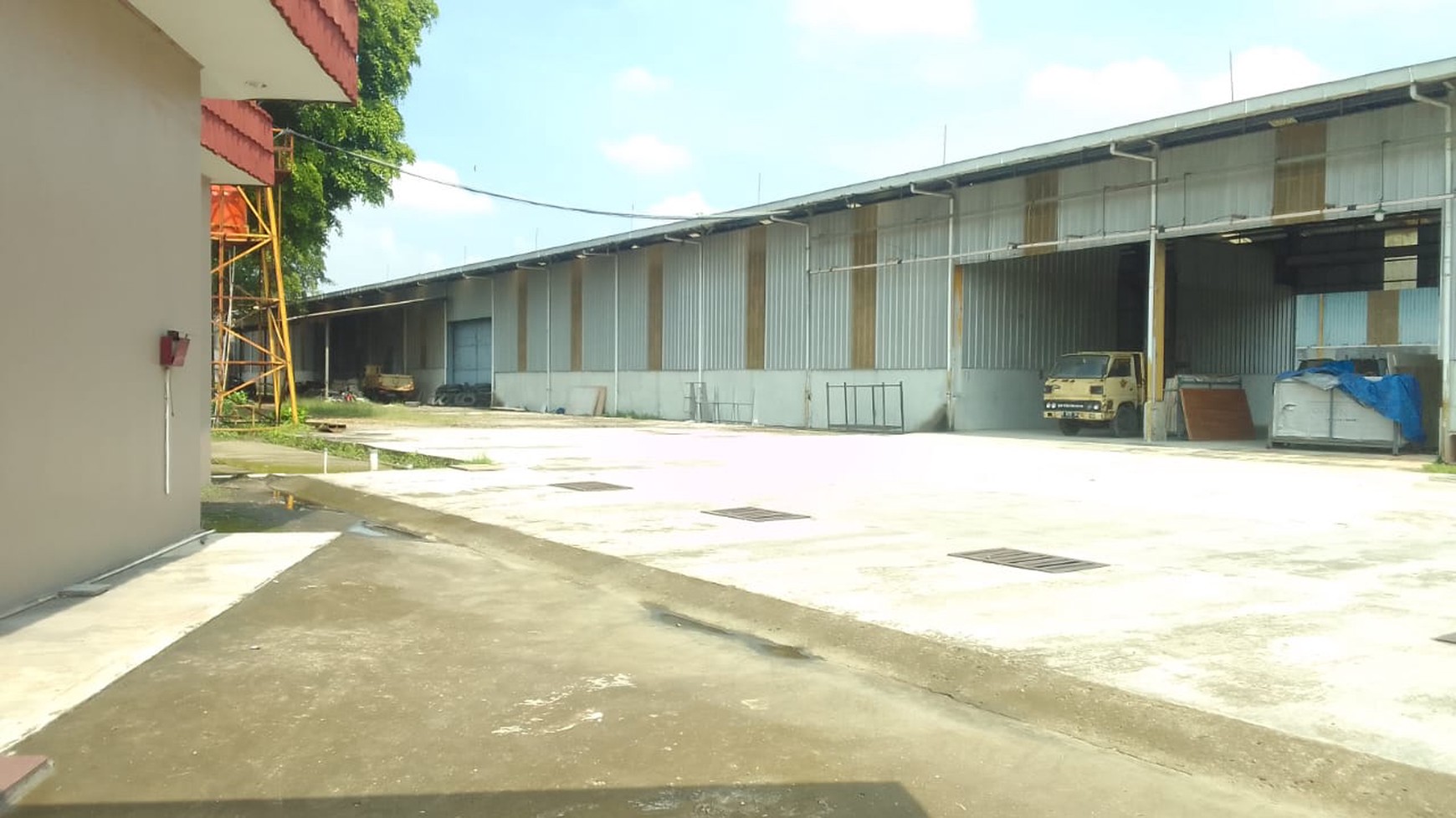 Pabrik Berikut Gudang Dengan lahan 2 Hektar Dan Bangunan 6000 m2, Di Kawasan Industri Gunung Putri, Bogor