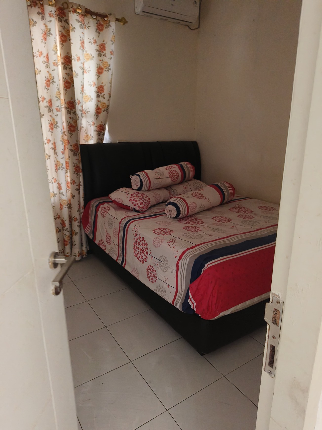 Dijual Rumah di Serpong Garden Lokasi Strategis 5 Menit ke Stasiun Cisauk dijual dengan Harga Menarik