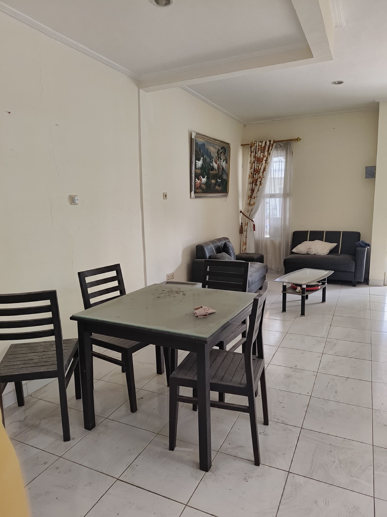 Dijual Rumah di Serpong Garden Lokasi Strategis 5 Menit ke Stasiun Cisauk dijual dengan Harga Menarik