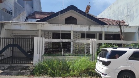 Rumah lama Wisma Mukti dekat kampus Unitomo dan Untag cocok untuk invest 