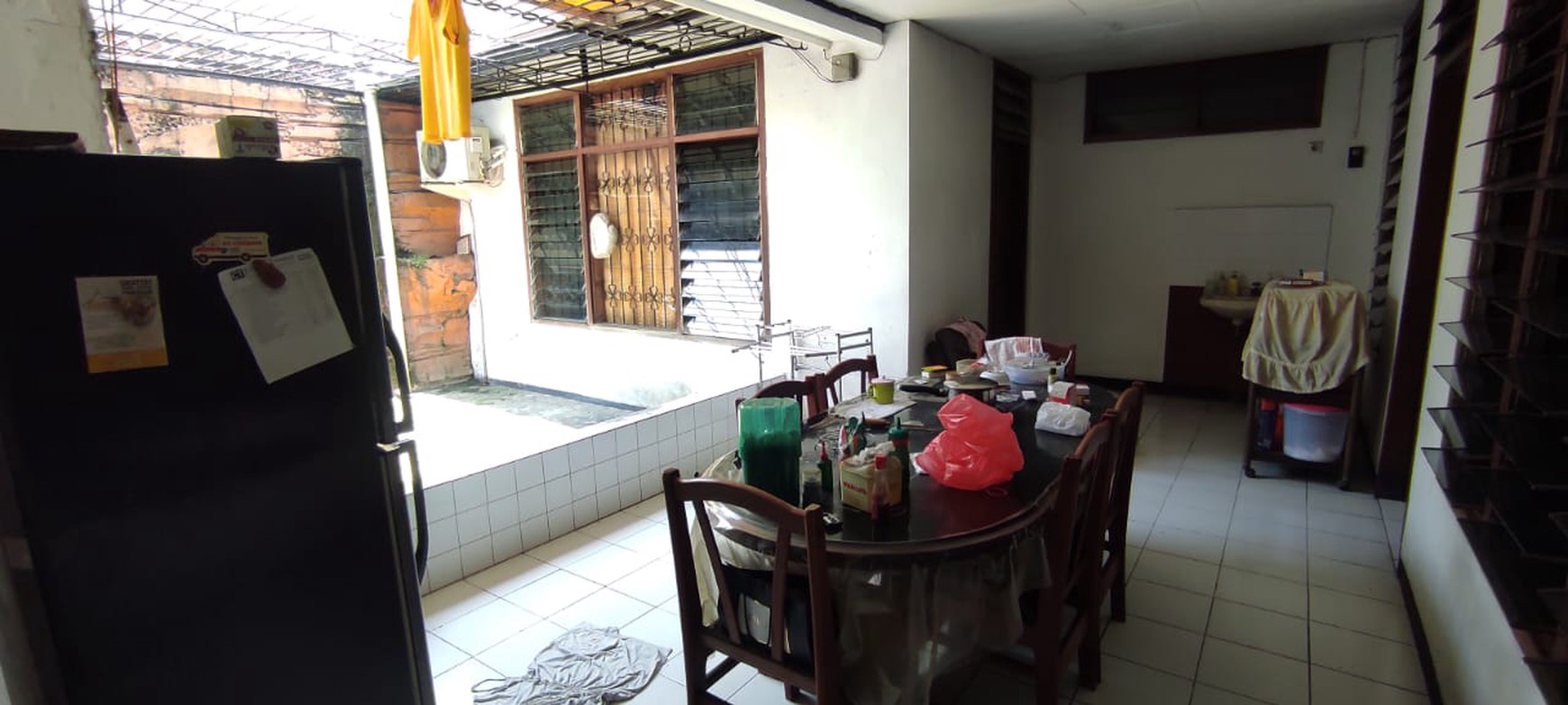 Rumah lama Wisma Mukti dekat kampus Unitomo dan Untag cocok untuk invest