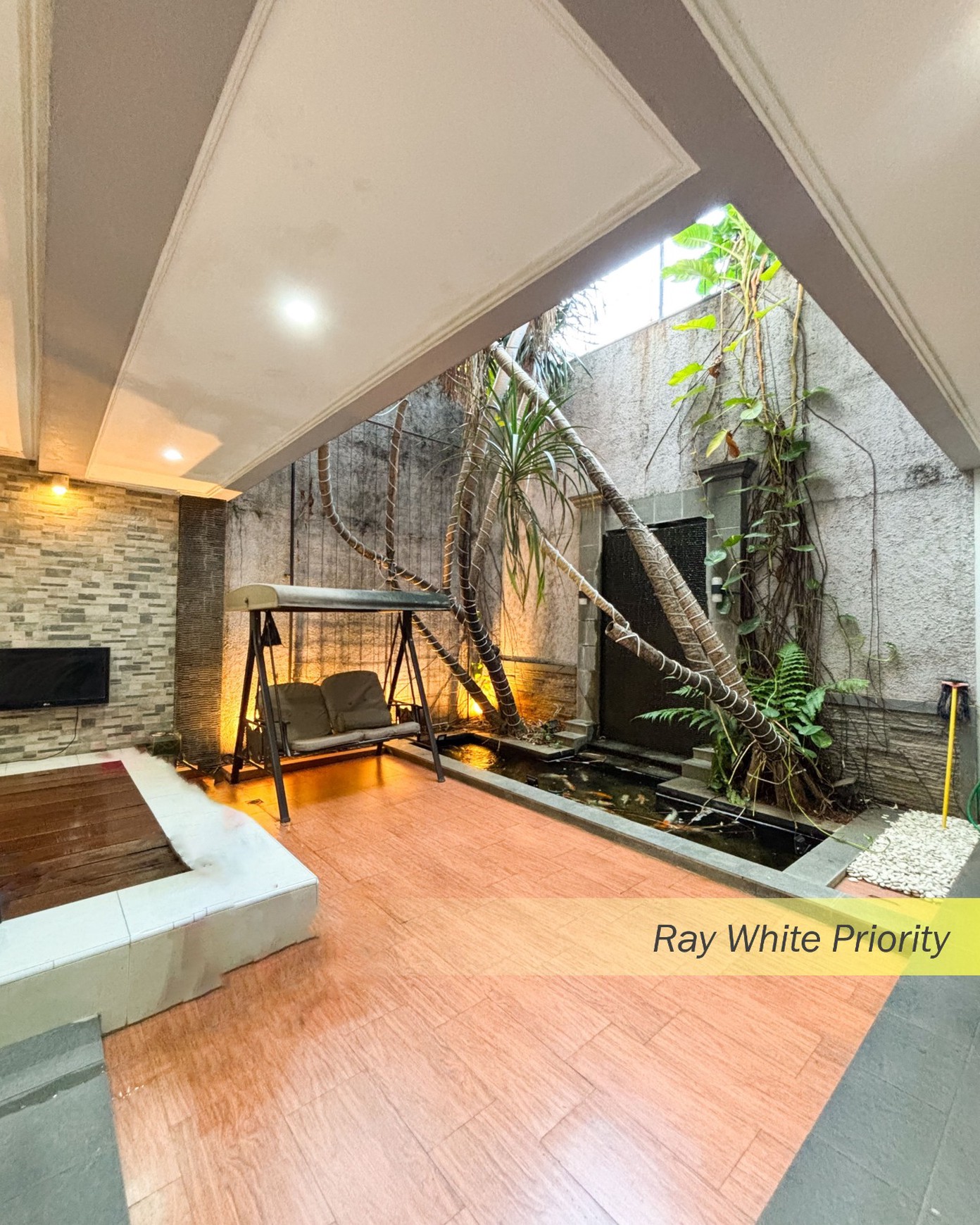 RUMAH MINIMALIS FULL FURNISHED DI KAWASAN ELIT ALAM SUTERA - TANGERANG SELATAN