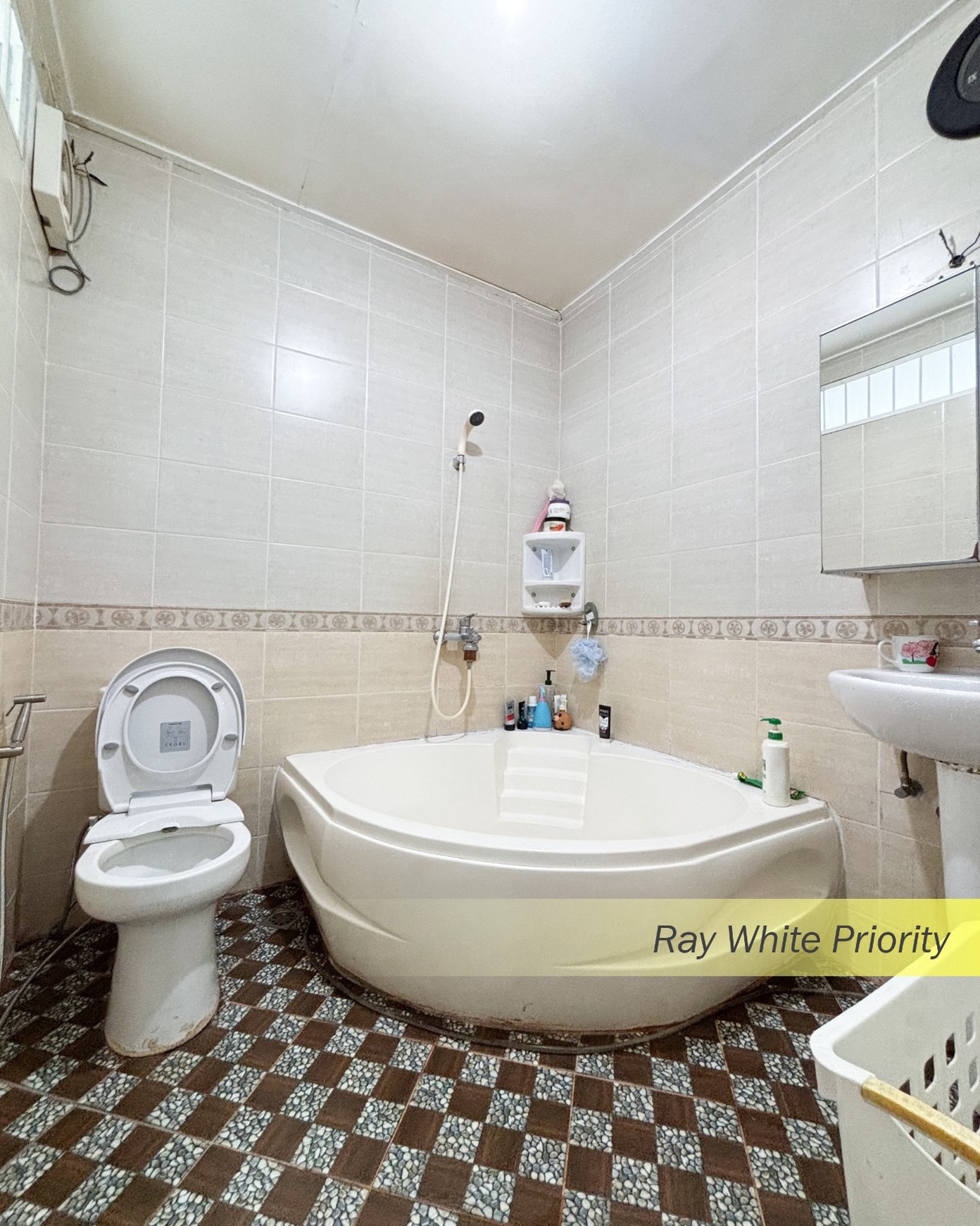 RUMAH MINIMALIS FULL FURNISHED DI KAWASAN ELIT ALAM SUTERA - TANGERANG SELATAN
