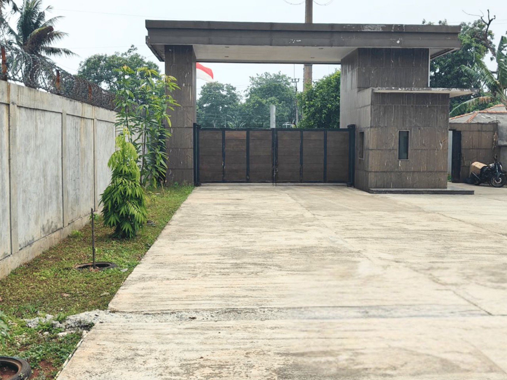 Pabrik Berikut Gudang Dengan lahan 2 Hektar Dan Bangunan 6000 m2, Di Kawasan Industri Gunung Putri, Bogor