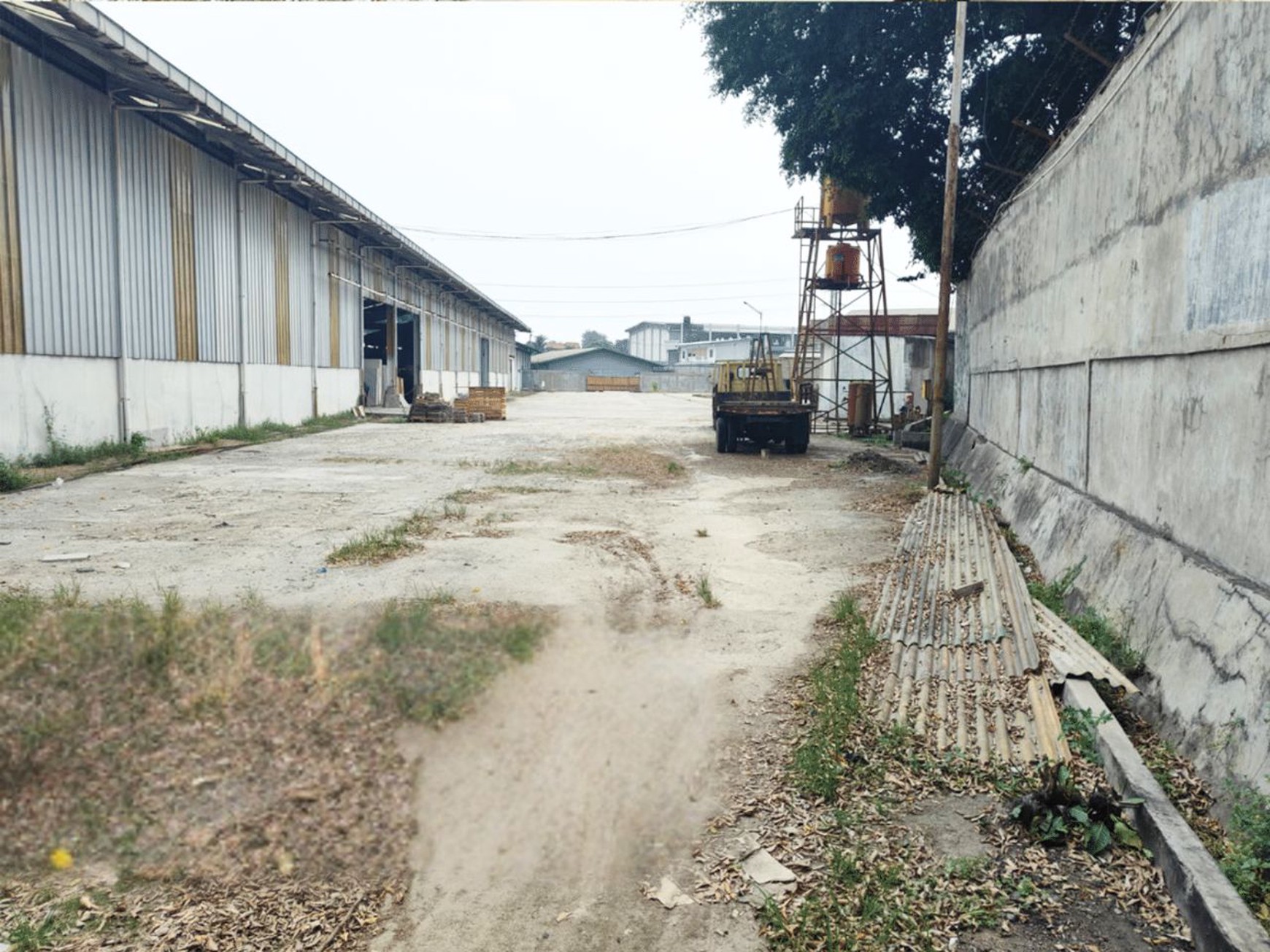Pabrik Berikut Gudang Dengan lahan 2 Hektar Dan Bangunan 6000 m2, Di Kawasan Industri Gunung Putri, Bogor