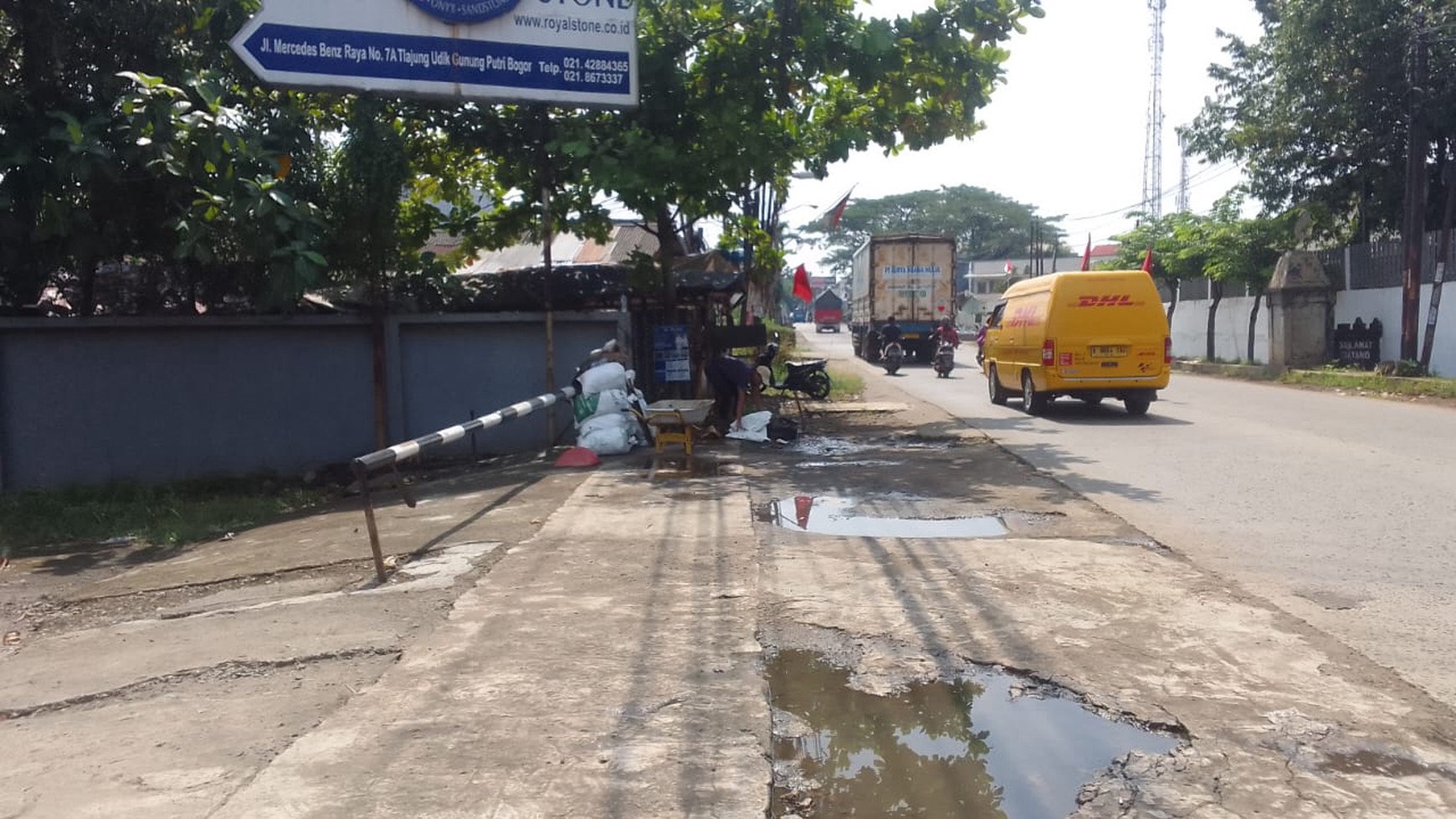 Pabrik Berikut Gudang Dengan lahan 2 Hektar Dan Bangunan 6000 m2, Di Kawasan Industri Gunung Putri, Bogor