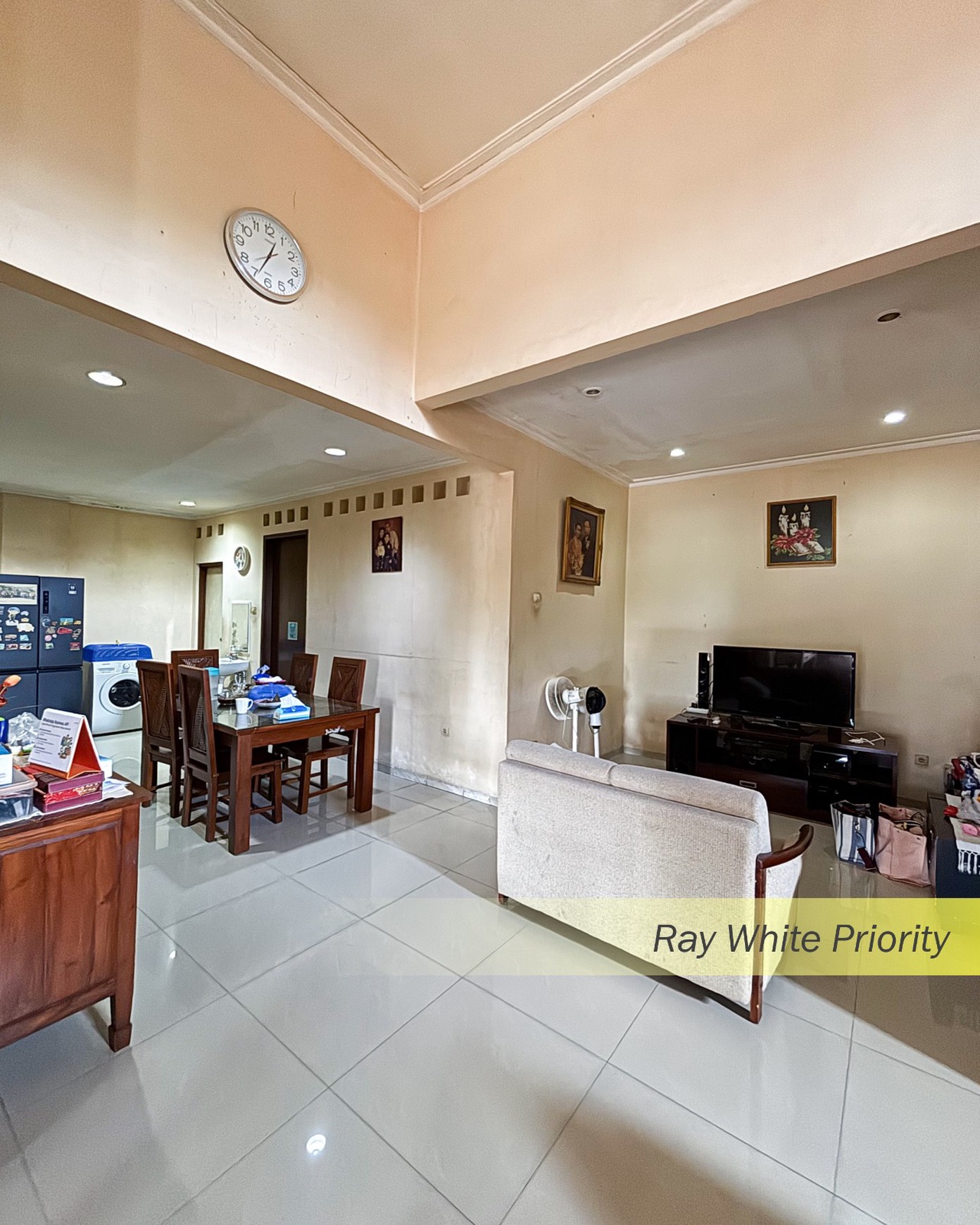 RUMAH ASRI DENGAN HALAMAN LUAS DI VILA MELATI MAS BSD - TANGERANG SELATAN
