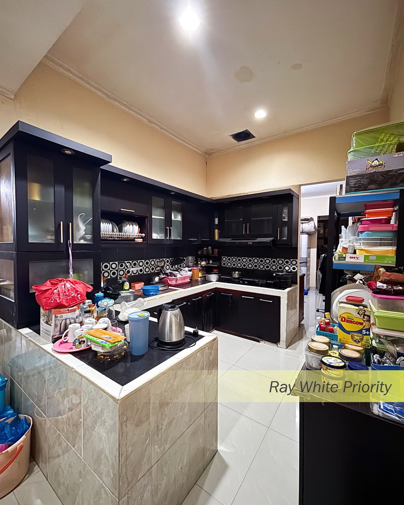 RUMAH ASRI DENGAN HALAMAN LUAS DI VILA MELATI MAS BSD - TANGERANG SELATAN