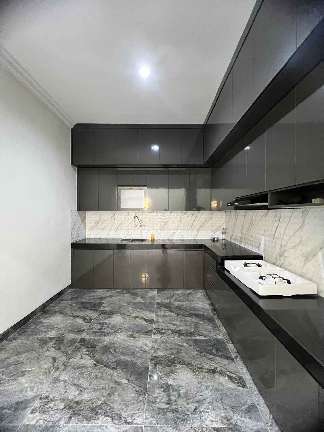 RUMAH BARU MODERN CONTEMPORER DI BSD BARU