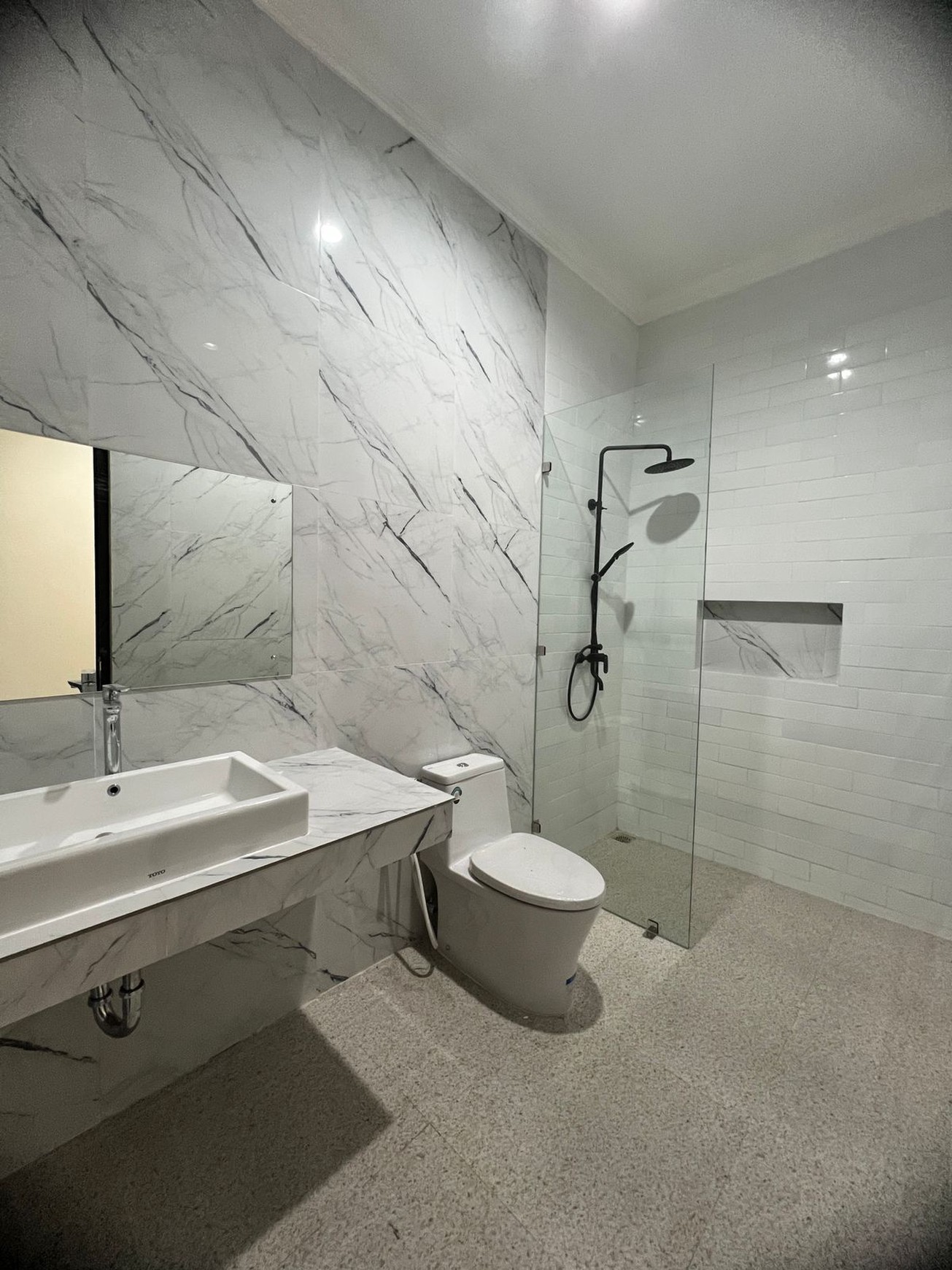 RUMAH BARU MODERN CONTEMPORER DI BSD BARU