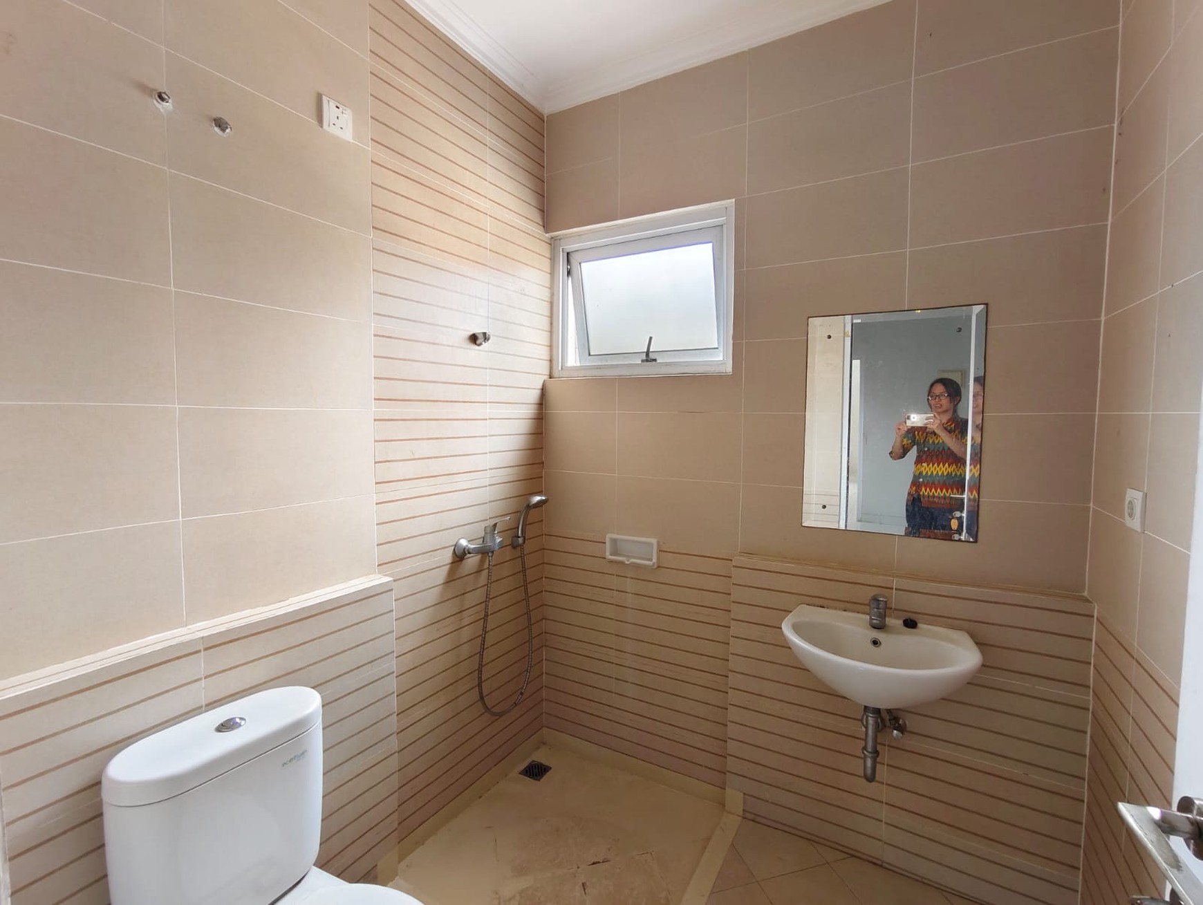 Rumah di Kota Wisata