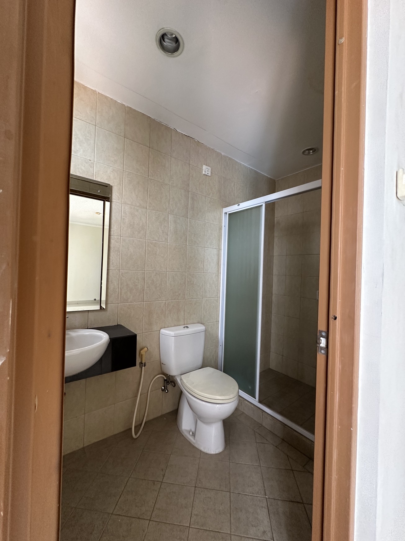 Dijual Rumah Modern Tropis Cosmo Park Residence - Thamrin City - Tanah Abang - Jakpus
