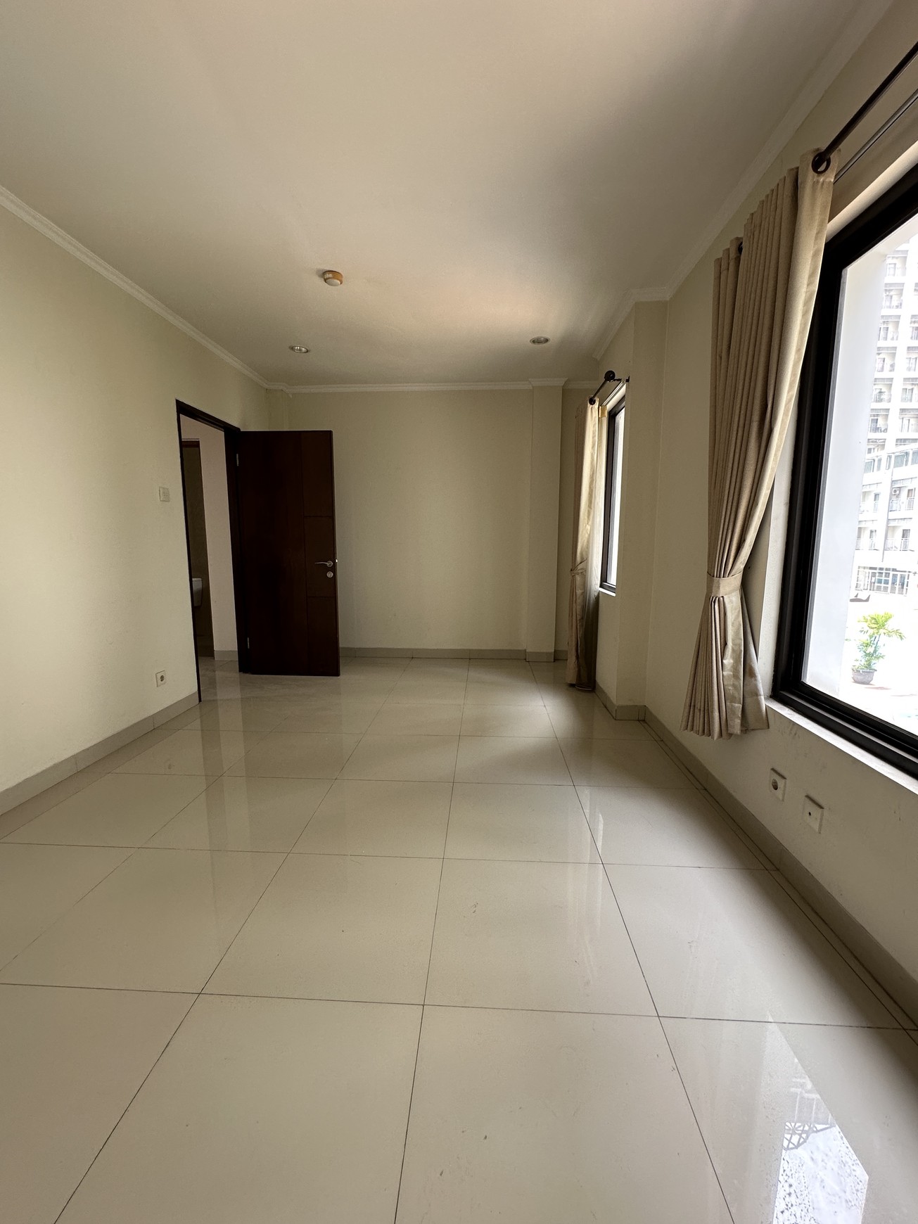 Dijual Rumah Modern Tropis Cosmo Park Residence - Thamrin City - Tanah Abang - Jakpus