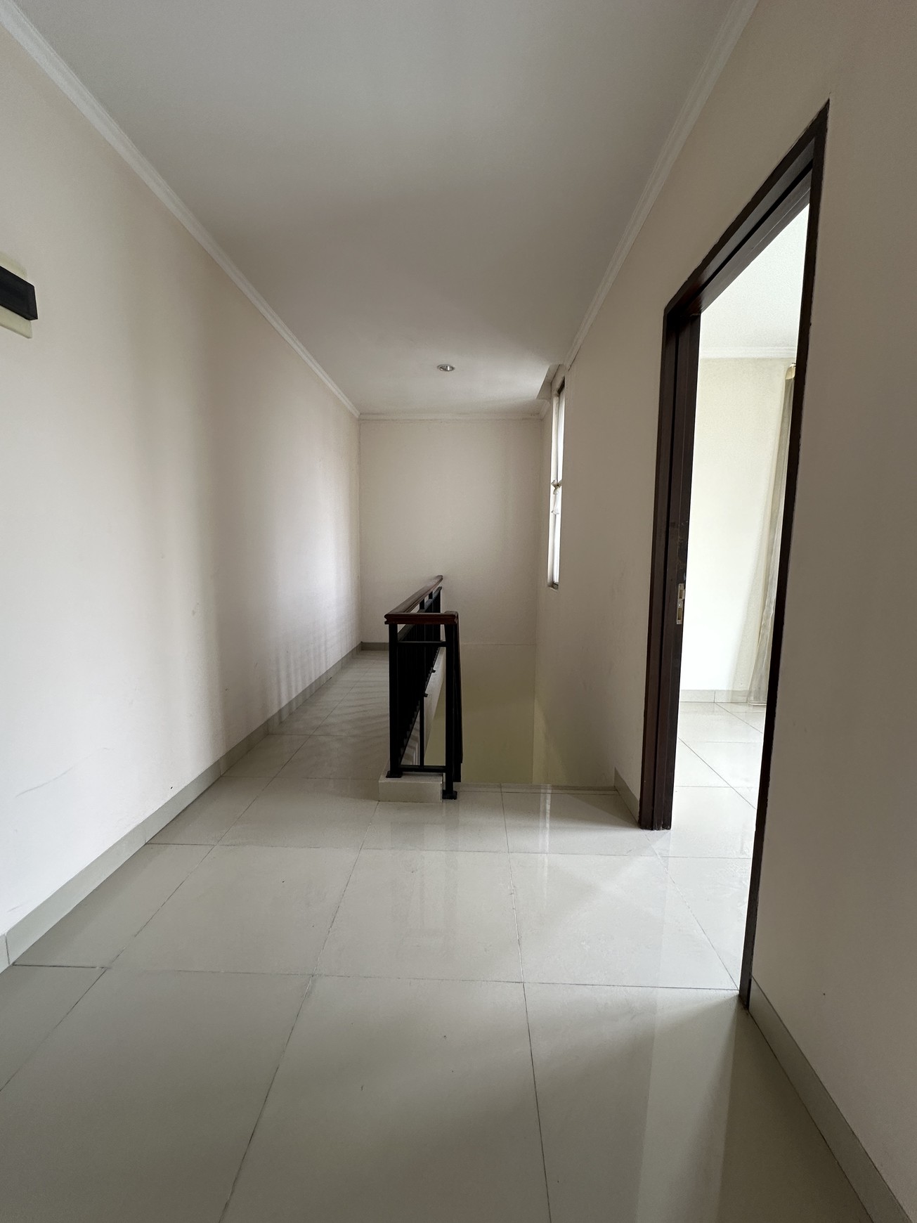 Dijual Rumah Modern Tropis Cosmo Park Residence - Thamrin City - Tanah Abang - Jakpus