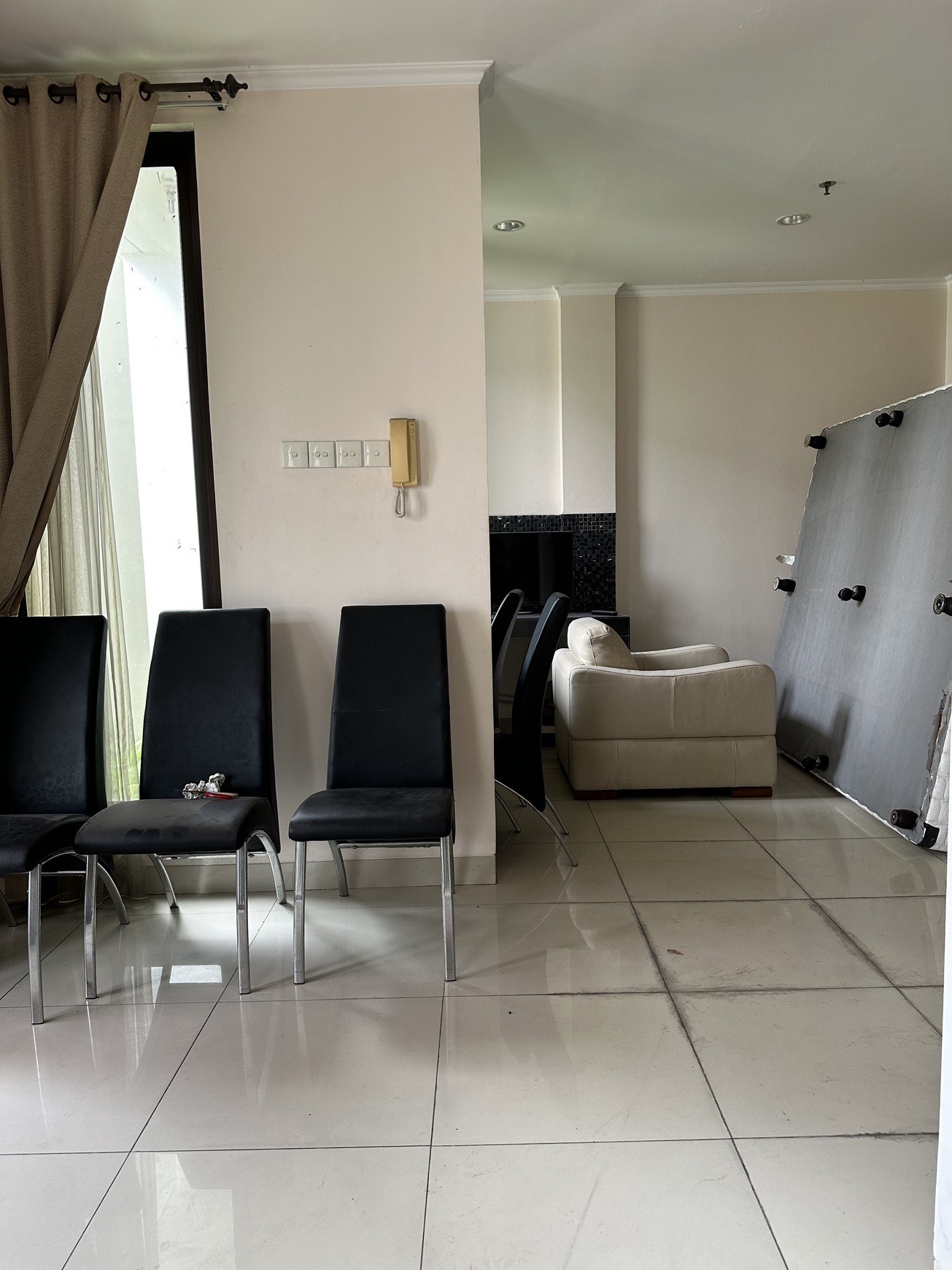 Dijual Rumah Modern Tropis Cosmo Park Residence - Thamrin City - Tanah Abang - Jakpus