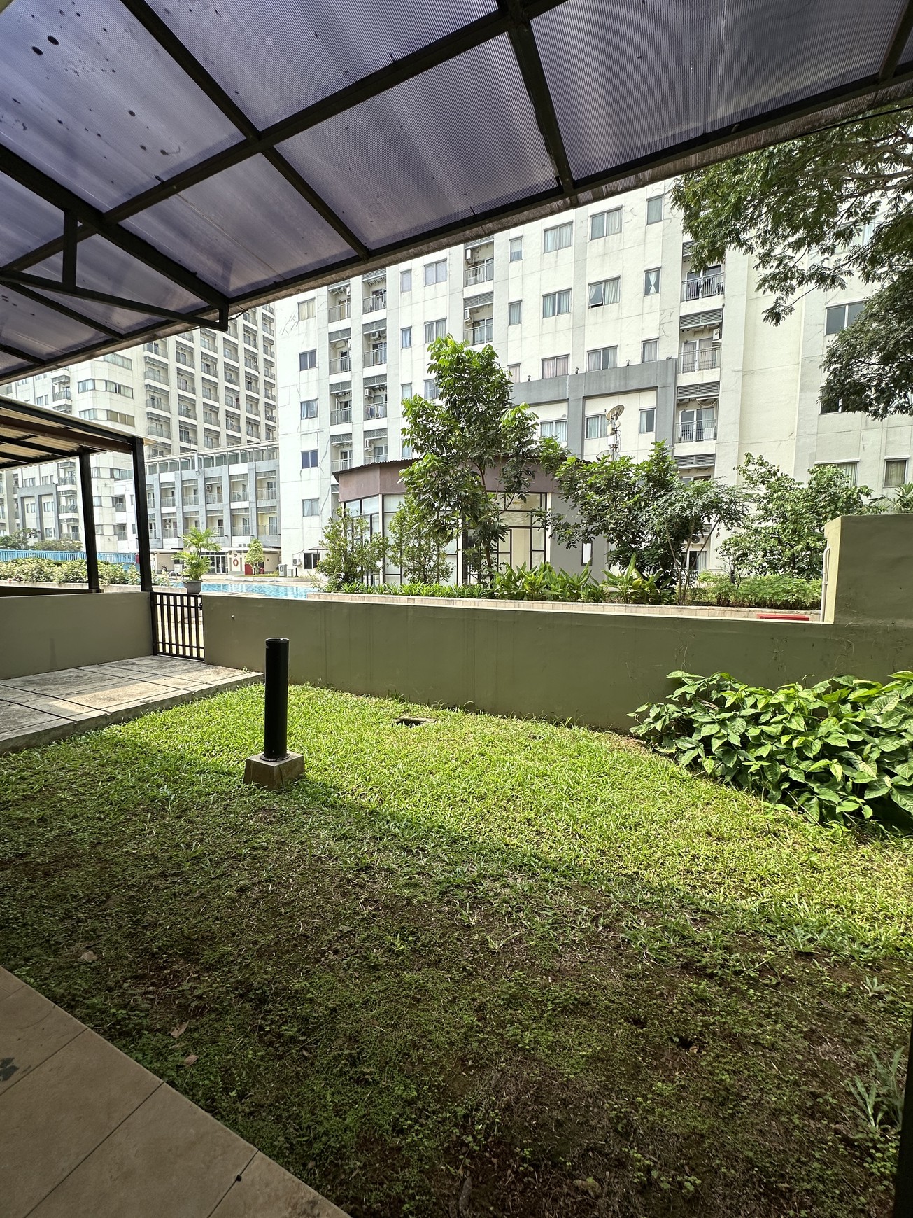 Dijual Rumah Modern Tropis Cosmo Park Residence - Thamrin City - Tanah Abang - Jakpus
