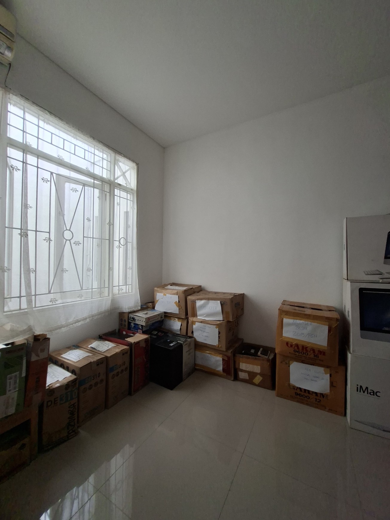 Rumah 2½ Lantai Siap Huni Lokasi Strategis dan Asri @Pondok Aren, Tangerang Selatan