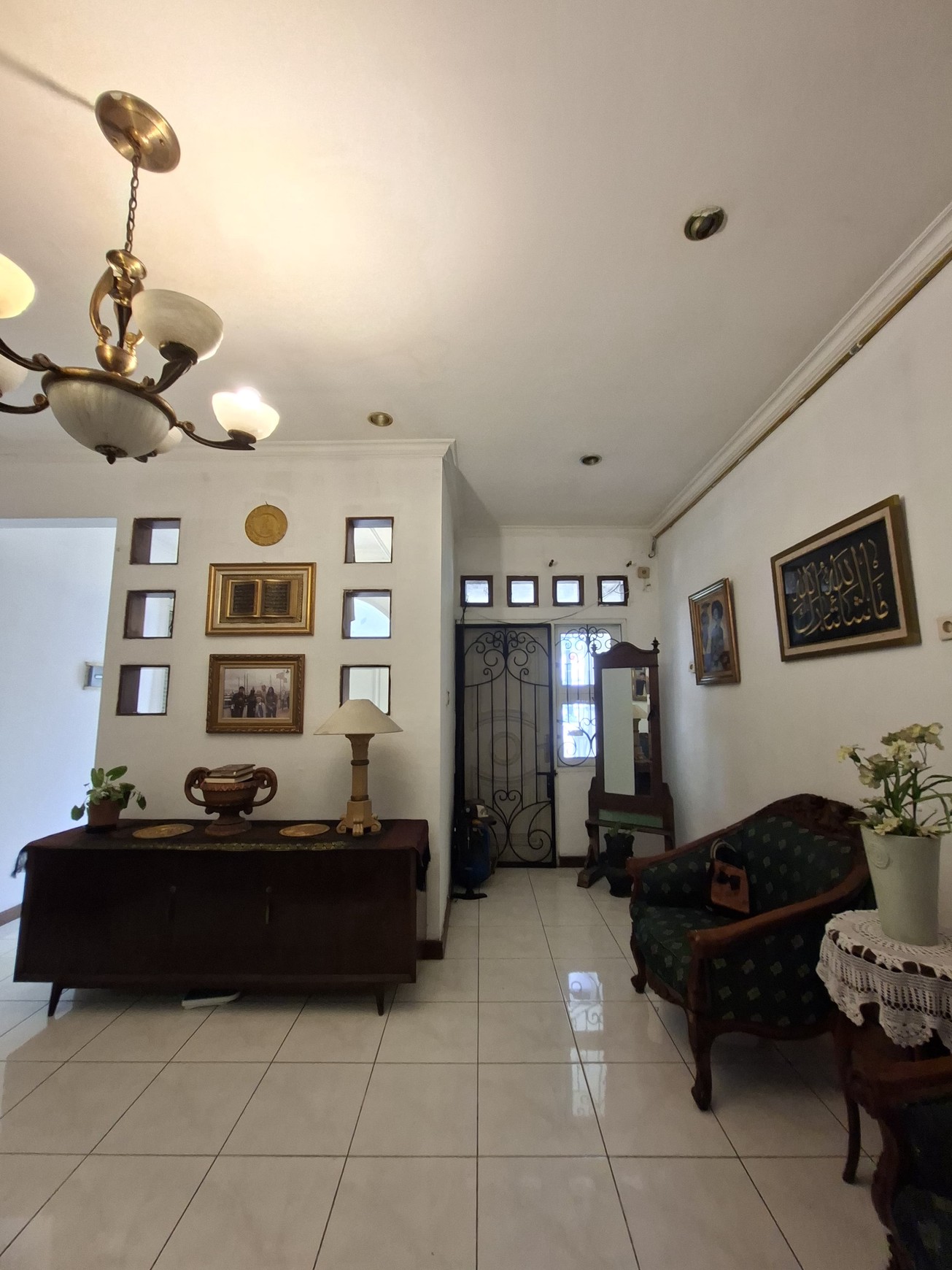 Rumah 2½ Lantai Siap Huni Lokasi Strategis dan Asri @Pondok Aren, Tangerang Selatan