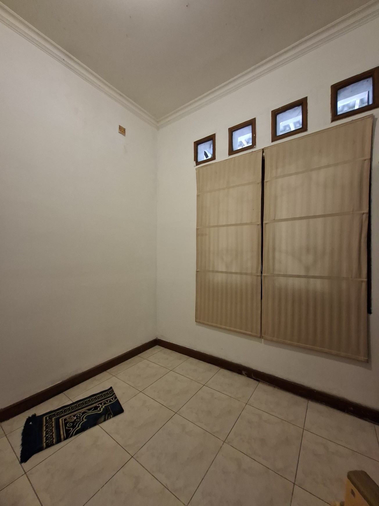 Rumah 2½ Lantai Siap Huni Lokasi Strategis dan Asri @Pondok Aren, Tangerang Selatan