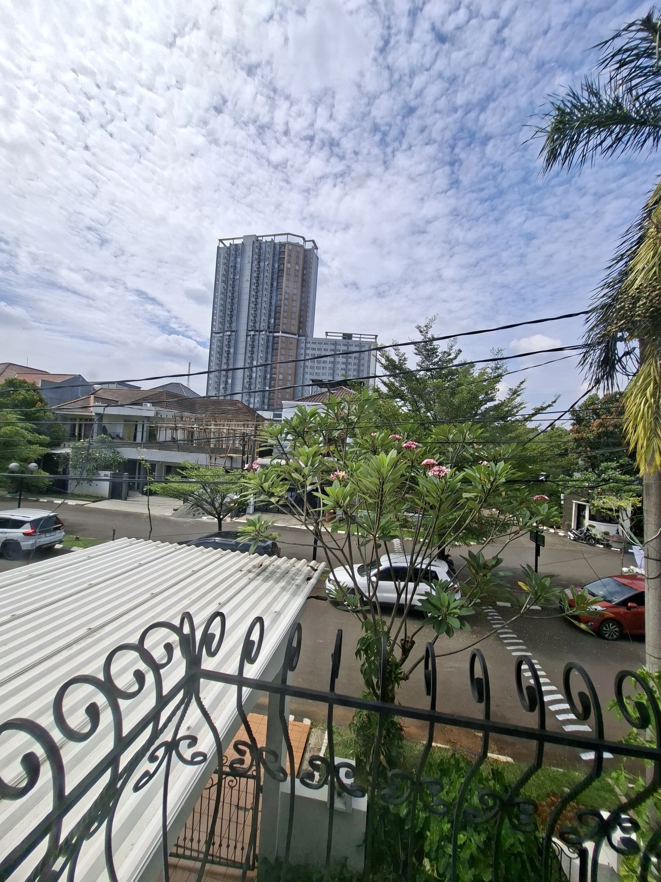 Rumah 2½ Lantai Siap Huni Lokasi Strategis dan Asri @Pondok Aren, Tangerang Selatan