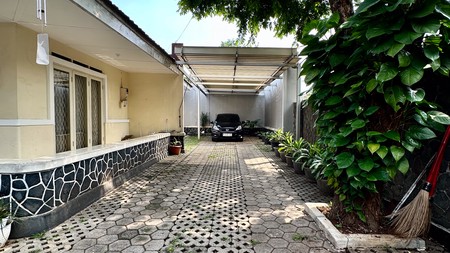 RUMAH ASRI DENGAN HALAMAN LUAS CILANDAK 