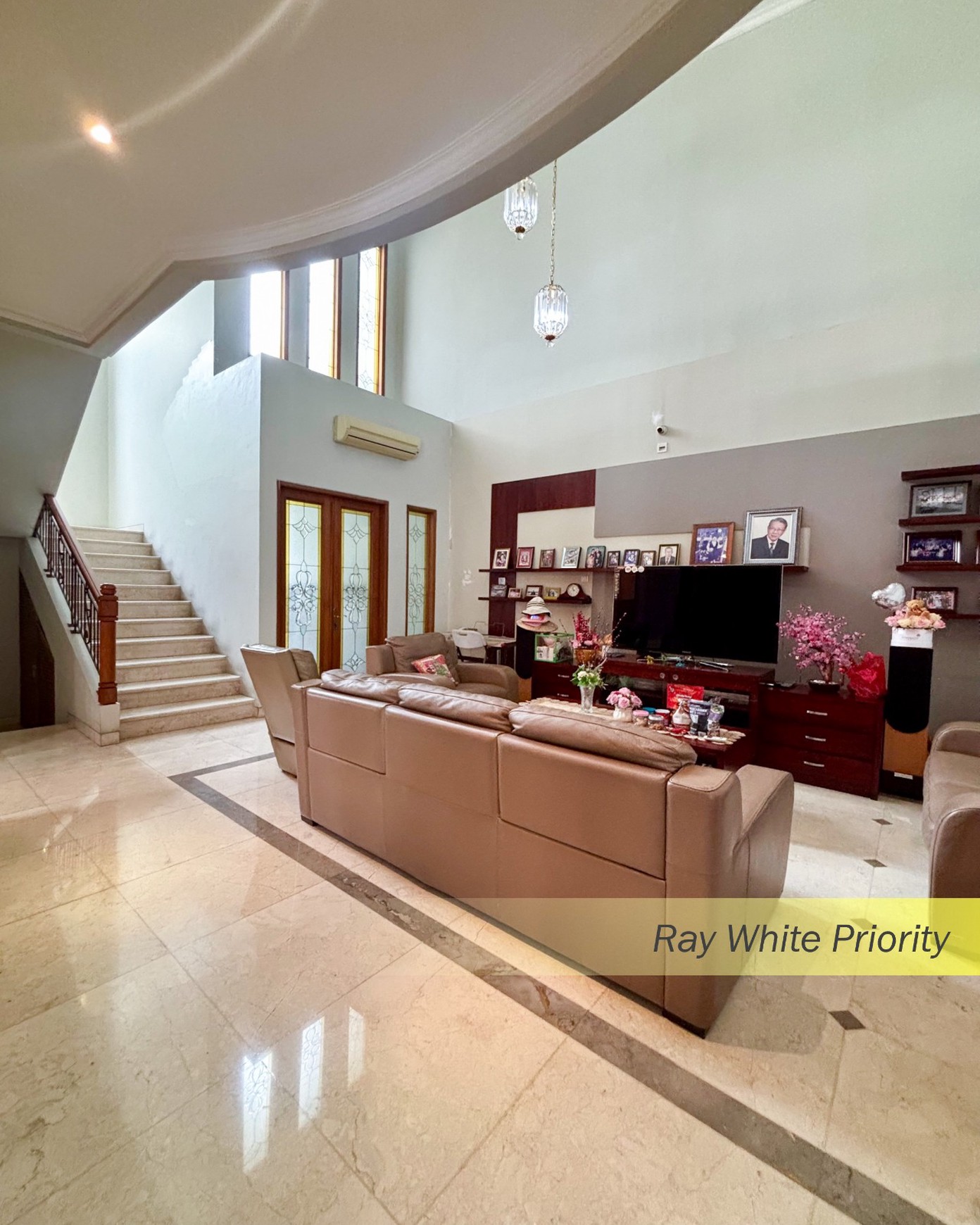 RUMAH MEWAH EXCLUSIVE DALAM KOMPLEK LEBAK BULUS, JAKARTA SELATAN