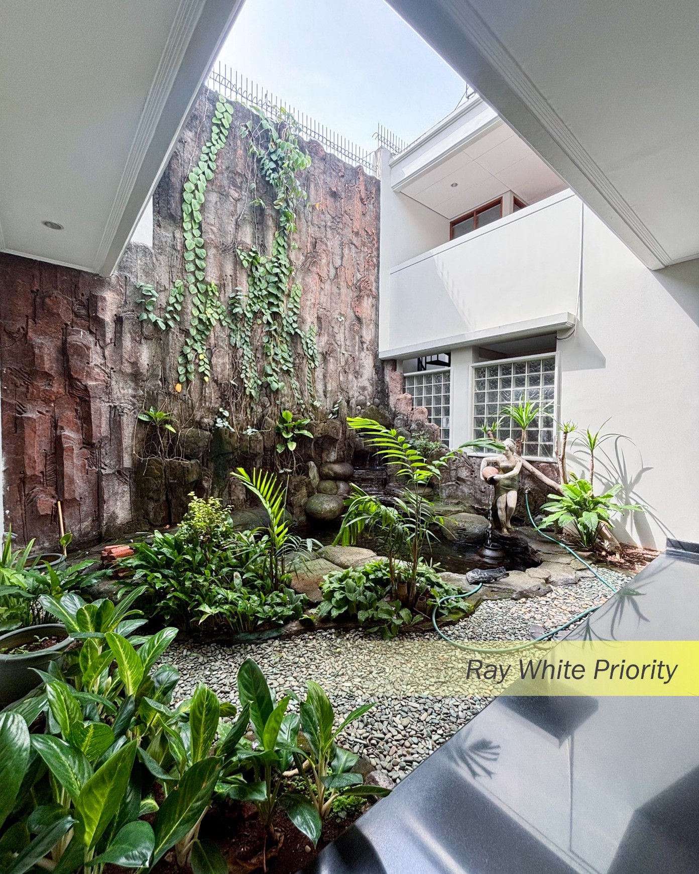 RUMAH MEWAH EXCLUSIVE DALAM KOMPLEK LEBAK BULUS, JAKARTA SELATAN