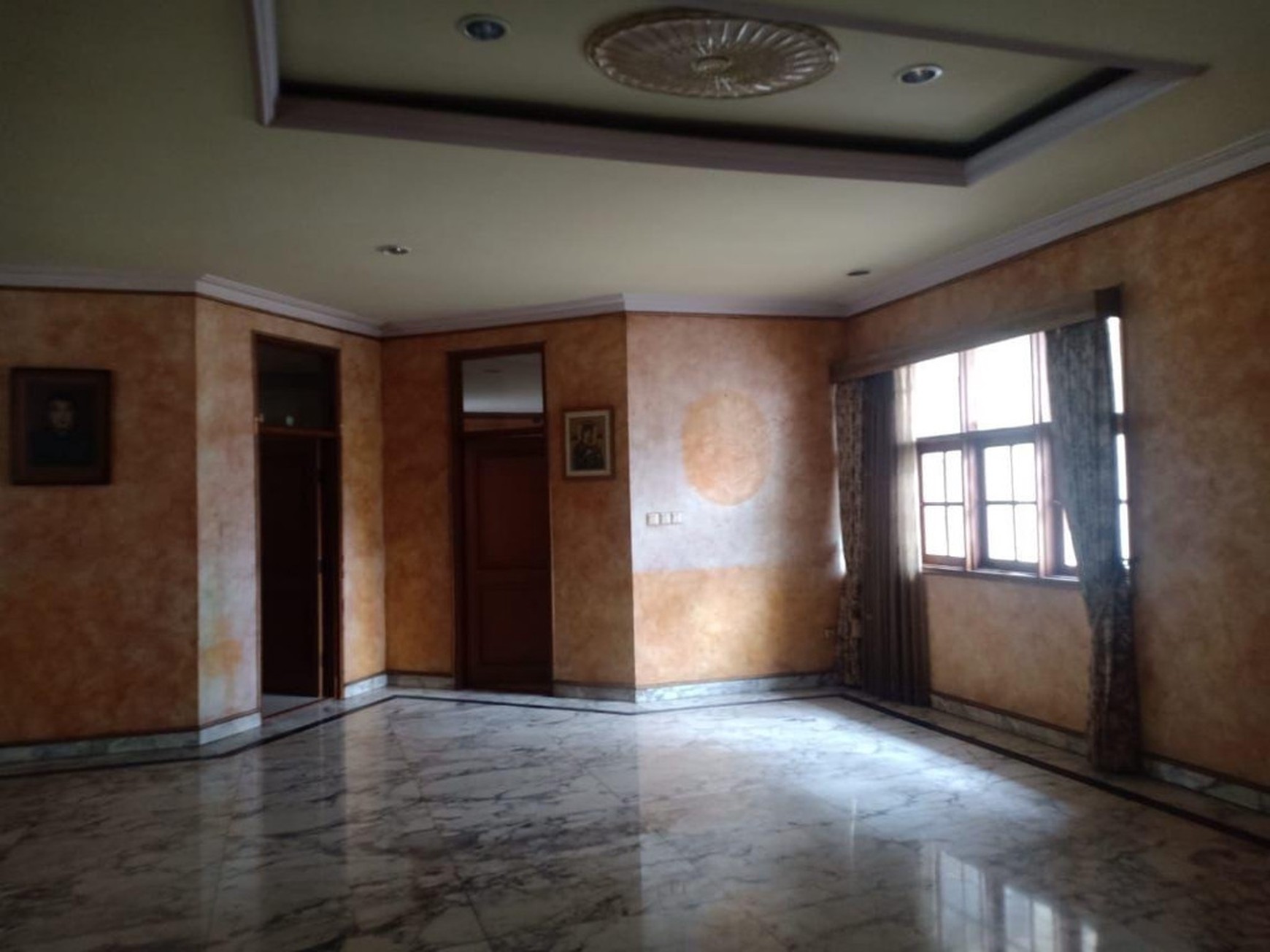 Rumah Mewah di Lokasi Strategis - Karang Asem Raya, Mega Kuningan