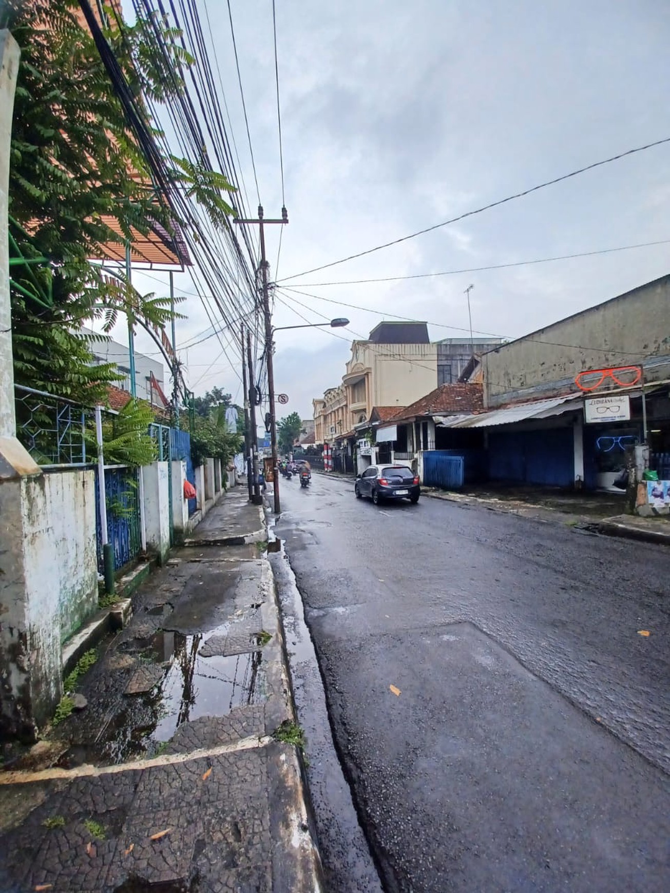 Dijual rumah tua di Jl. Perintis Kemerdekaan Bogor Tengah