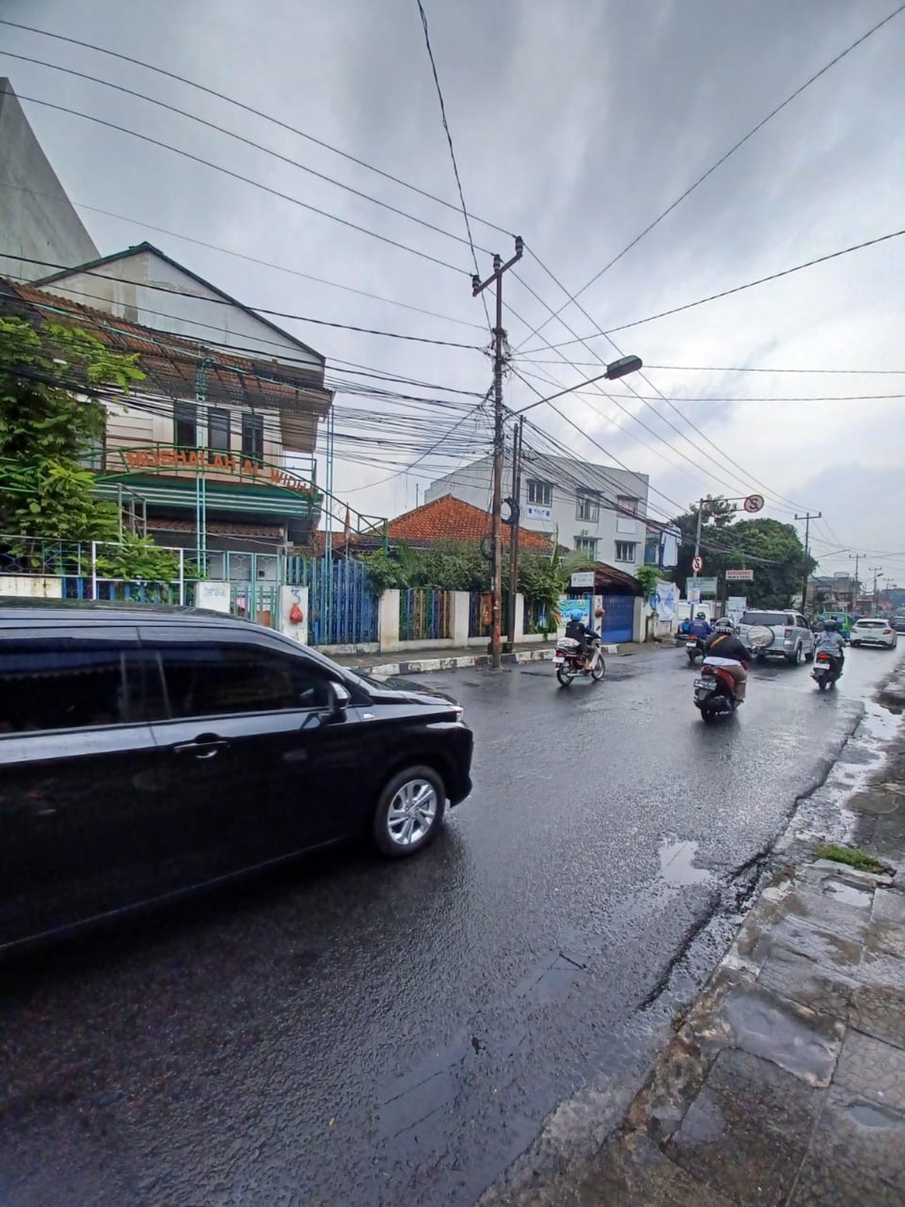 Dijual rumah tua di Jl. Perintis Kemerdekaan Bogor Tengah