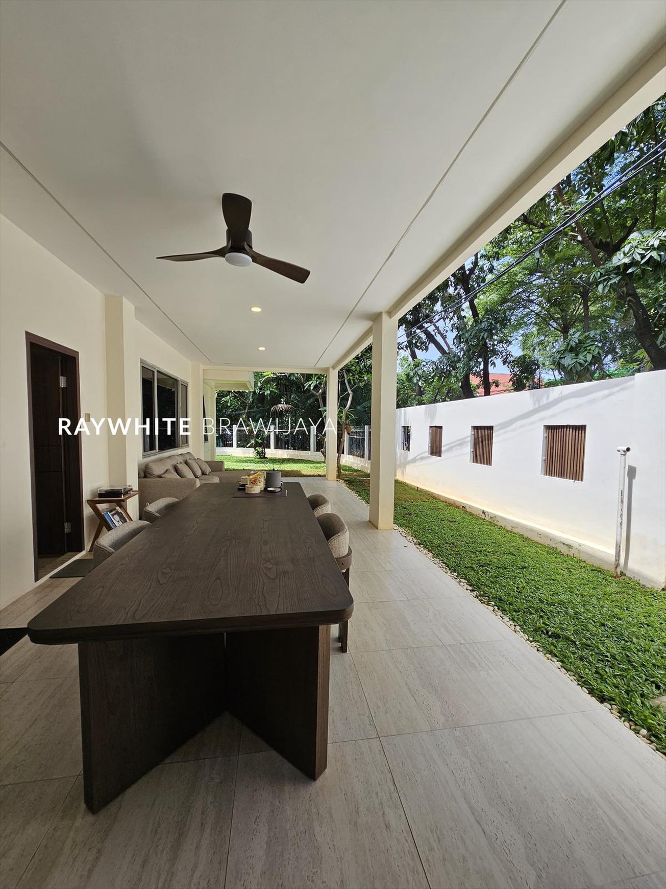 Rumah Bangunan 2 Lantai Lokasi Strategis Area Kerinci Kebayoran Baru