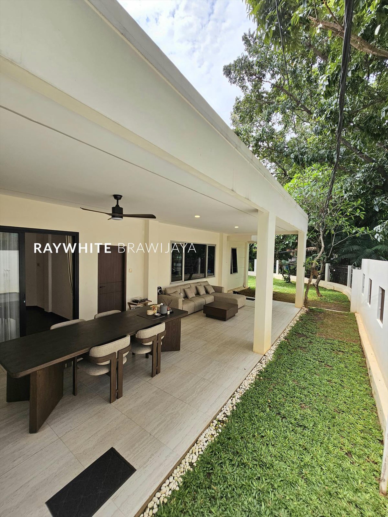 Rumah Bangunan 2 Lantai Lokasi Strategis Area Kerinci Kebayoran Baru
