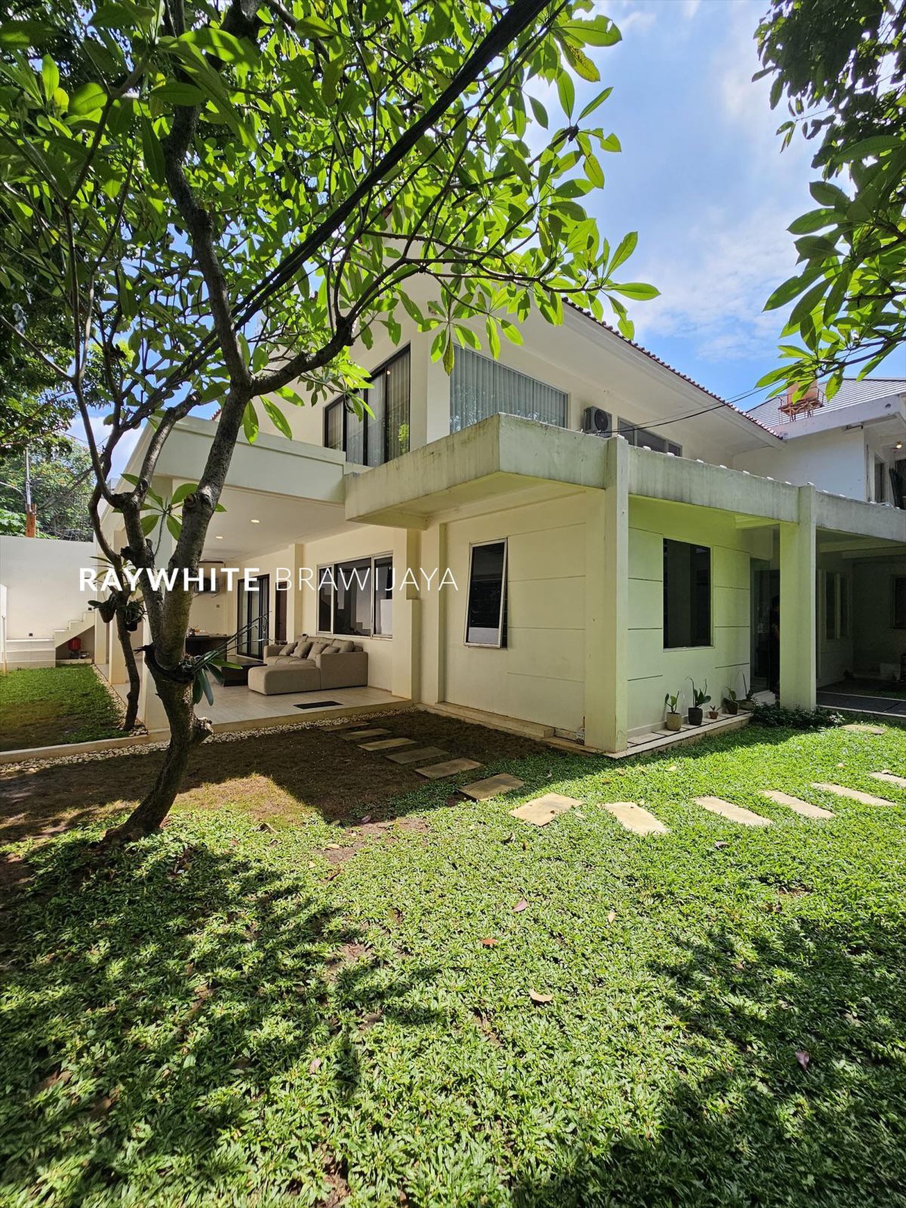 Rumah Bangunan 2 Lantai Lokasi Strategis Area Kerinci Kebayoran Baru