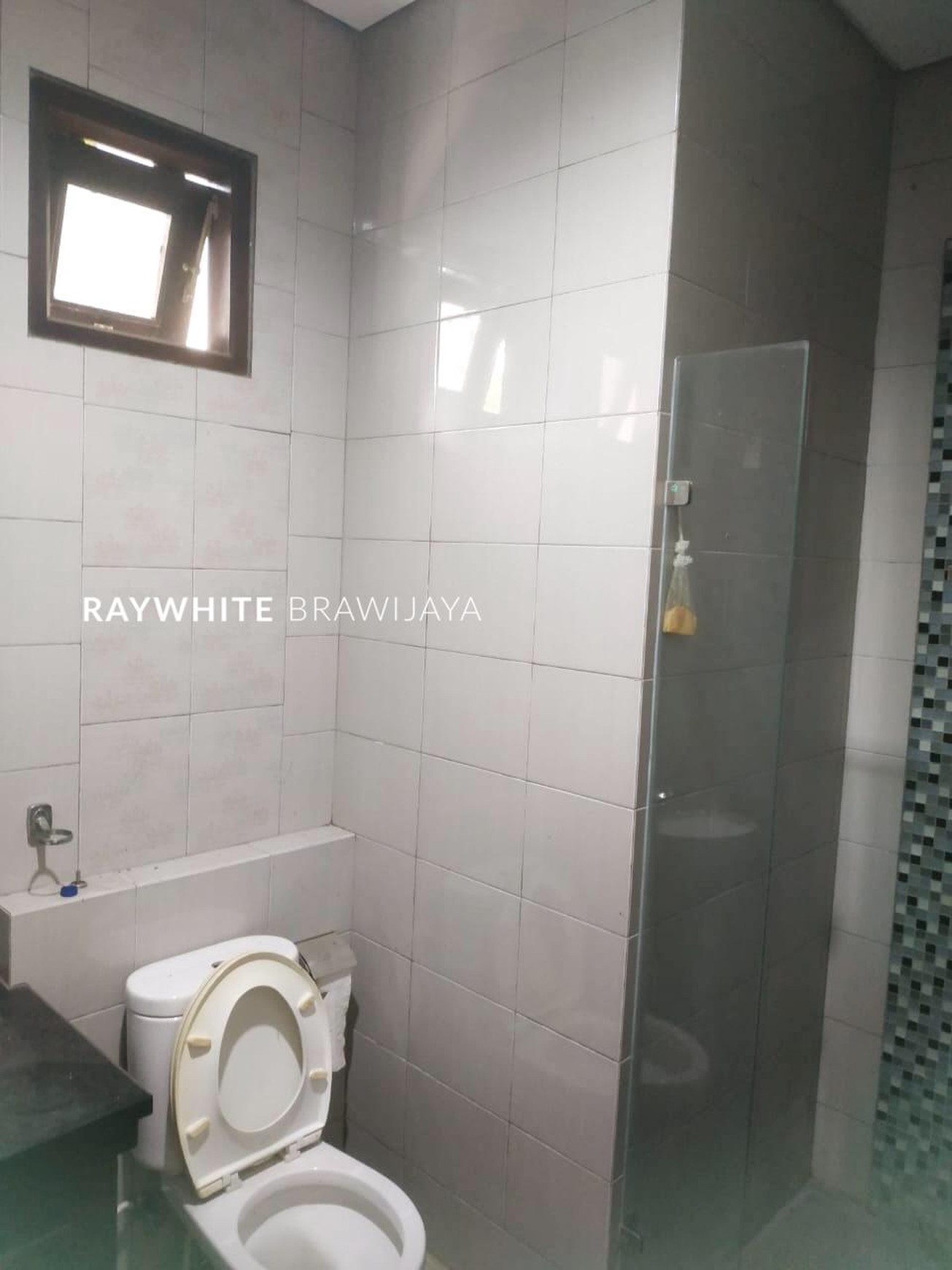 Rumah dalam Lingkungan Tenang Area Kemang Timur