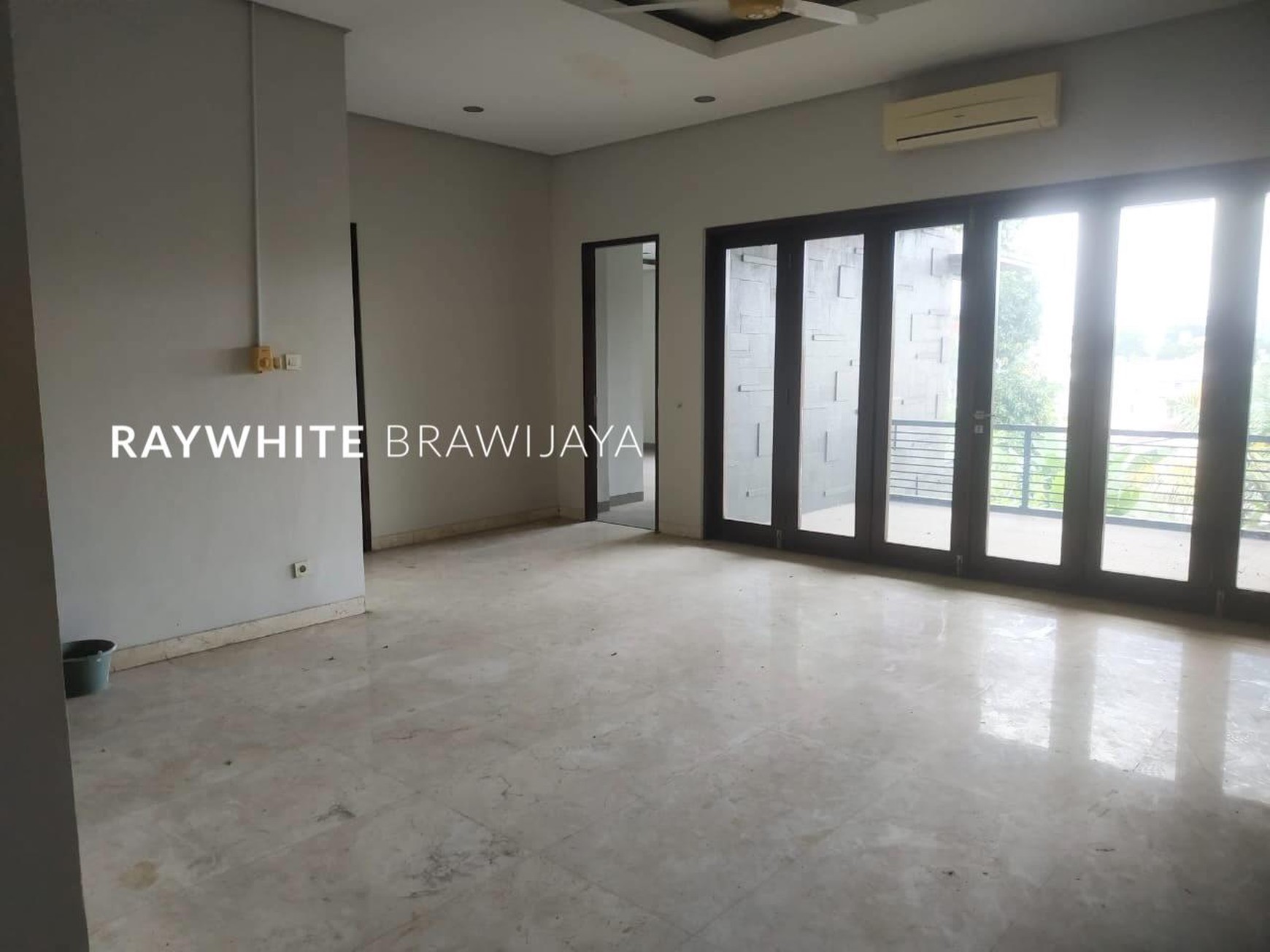 Rumah dalam Lingkungan Tenang Area Kemang Timur