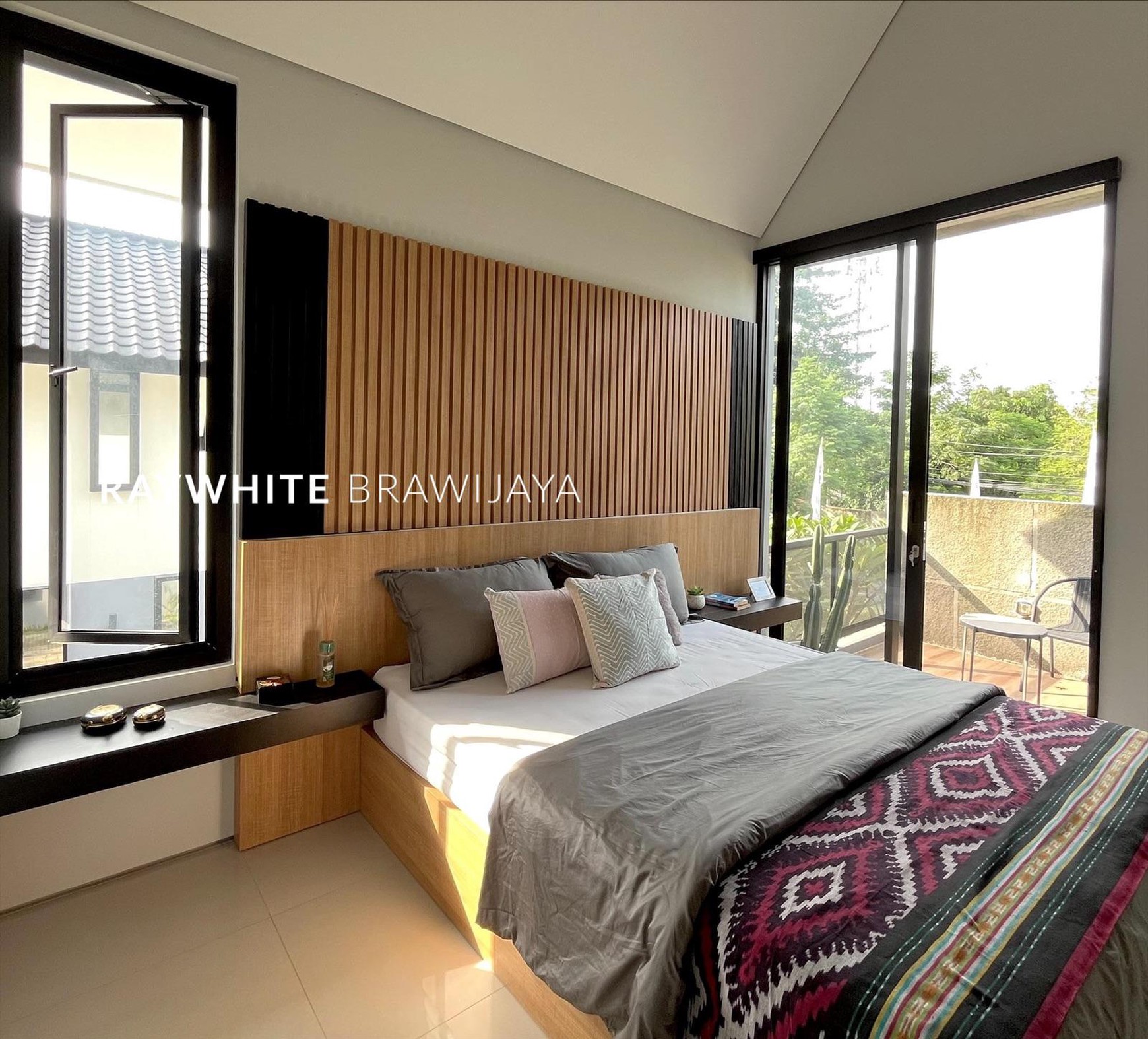 Townhouse Modern Minimalis Area Ciganjur Jagakrsa