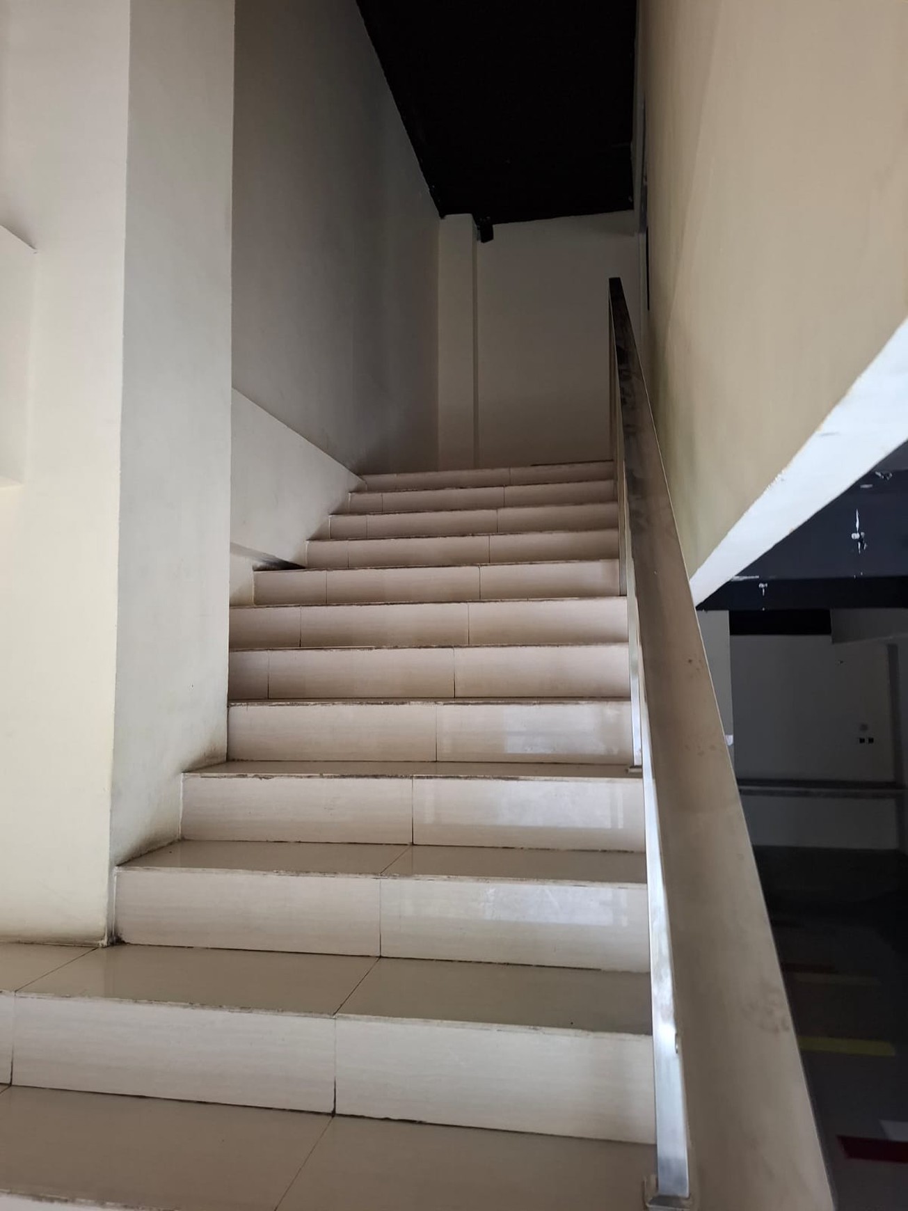 Di Sewa Mini Building Siap Huni lokasi di Jl. Panglima Polim Raya Kebayoran Baru Jakarta Selatan