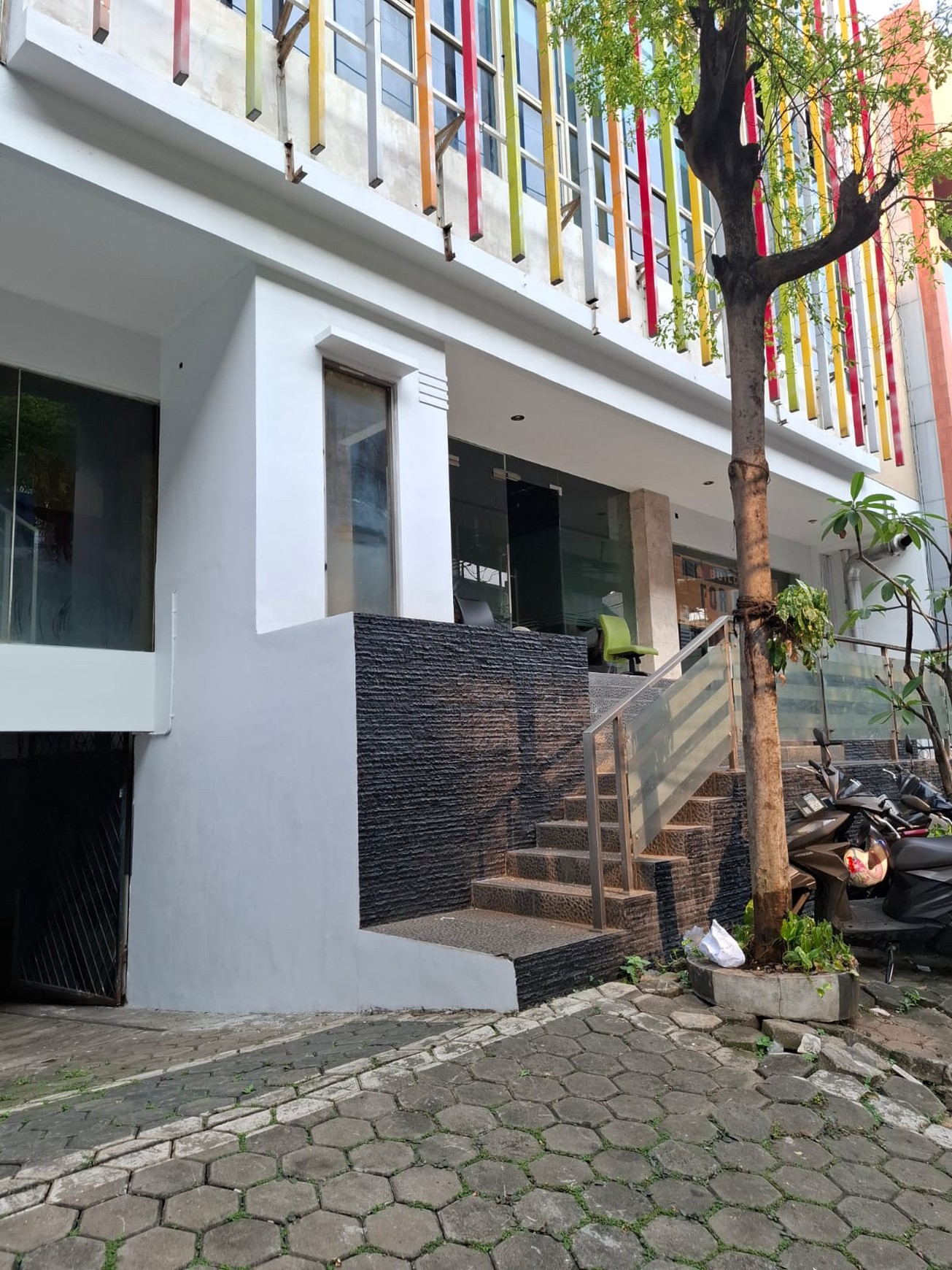 Di Sewa Mini Building Siap Huni lokasi di Jl. Panglima Polim Raya Kebayoran Baru Jakarta Selatan